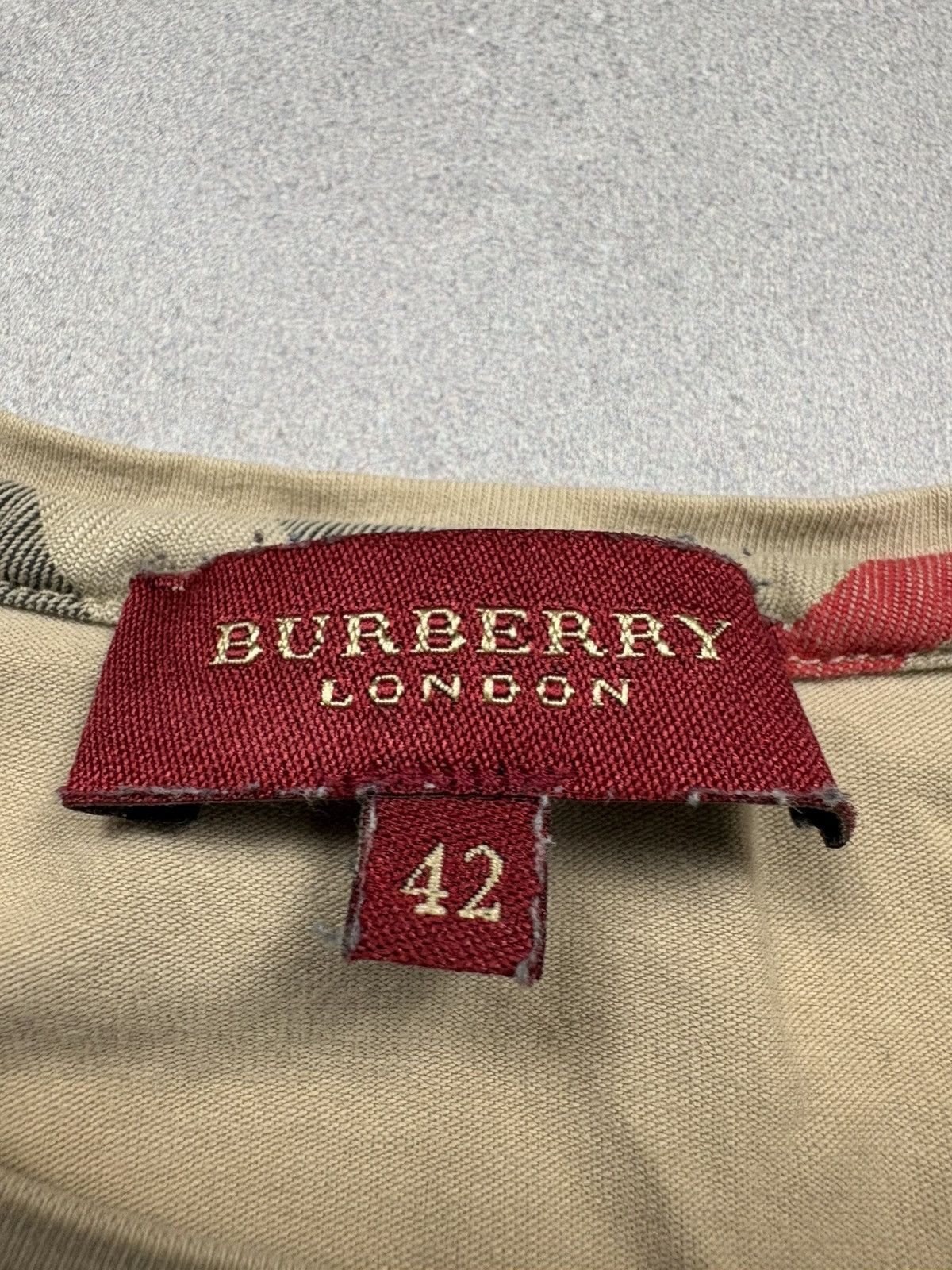 Burberry Burberry Knight Crest Beige Embroidered Tee Y2K Archival 00s Size M / US 6-8 / IT 42-44 - 11 Thumbnail
