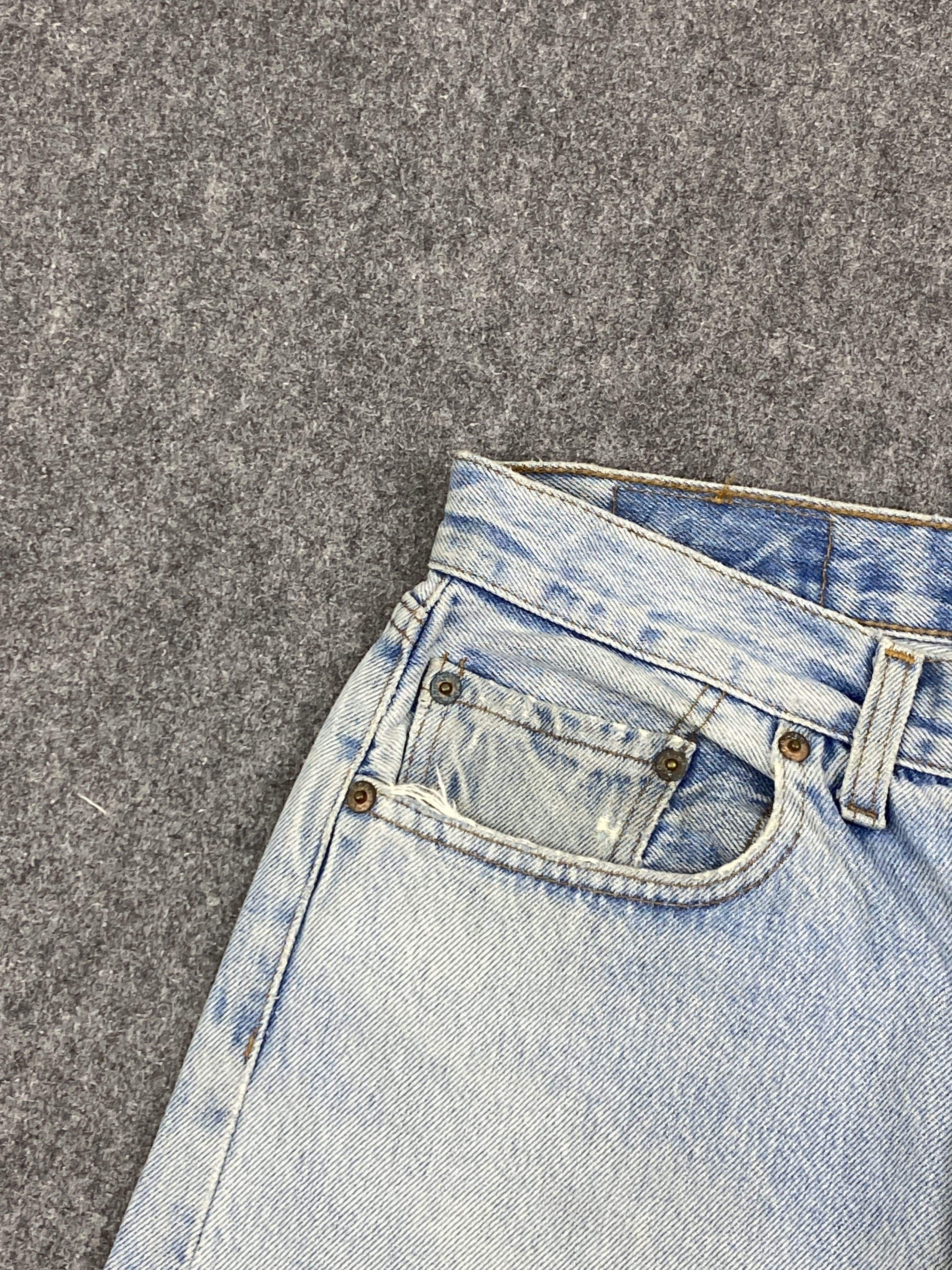 Levi's Vintage Levis 501 Light Blue Wash Denim DP2808 Size US 33 - 11 Thumbnail