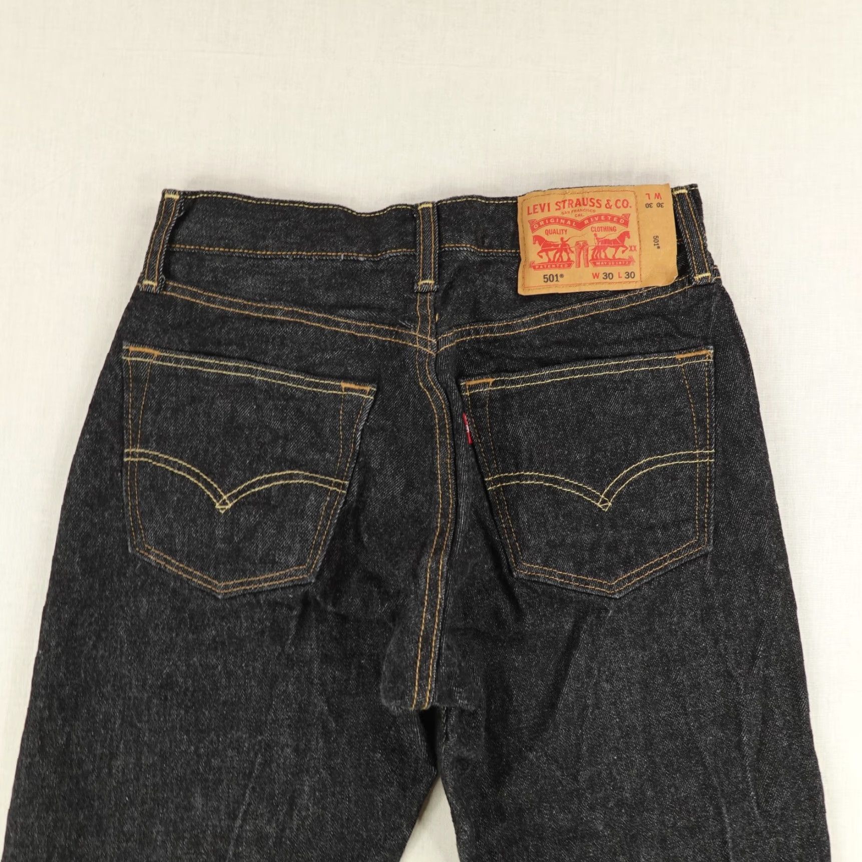 Levi's VINTAGE Levi's 501 Jeans Men 30x26 Straight Leg Dark Denim Cotton Hemmed Size US 27 - 7 Thumbnail