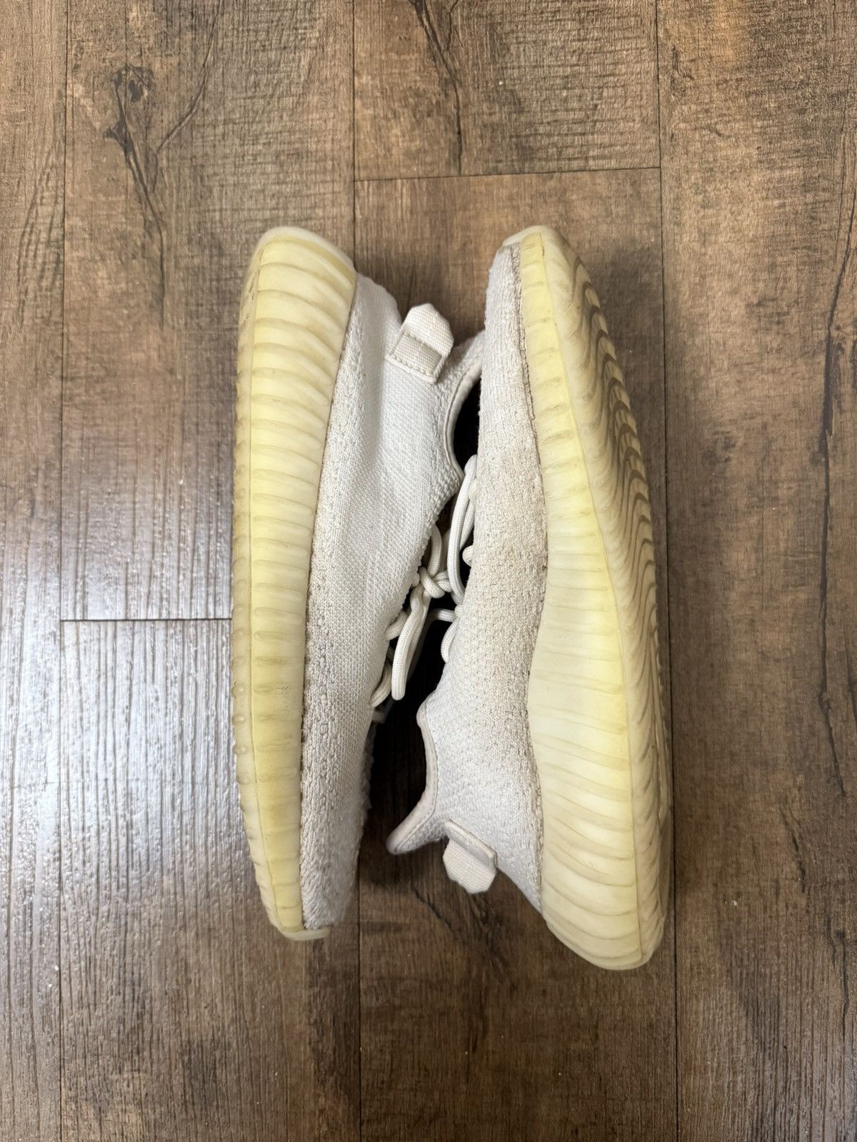 Yeezy Yeezy Boost 350 V2 Cream/Triple White Size US 9 / EU 42 - 3 Thumbnail