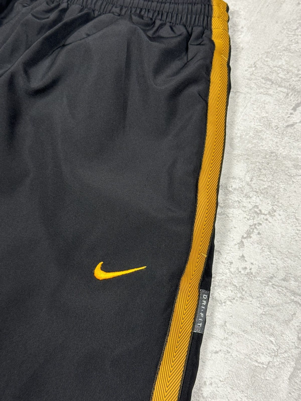 Nike Vintage Nike Y2K Streetwear Sportswear Track Pants Size M Size US 32 / EU 48 - 6 Thumbnail