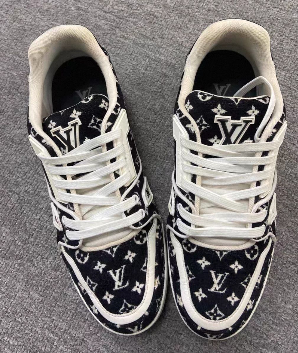Louis Vuitton Louis Vuitton Black and White Trainer Lace Up Low Top Fash Size US 8.5 / EU 41-42 - 1 Thumbnail