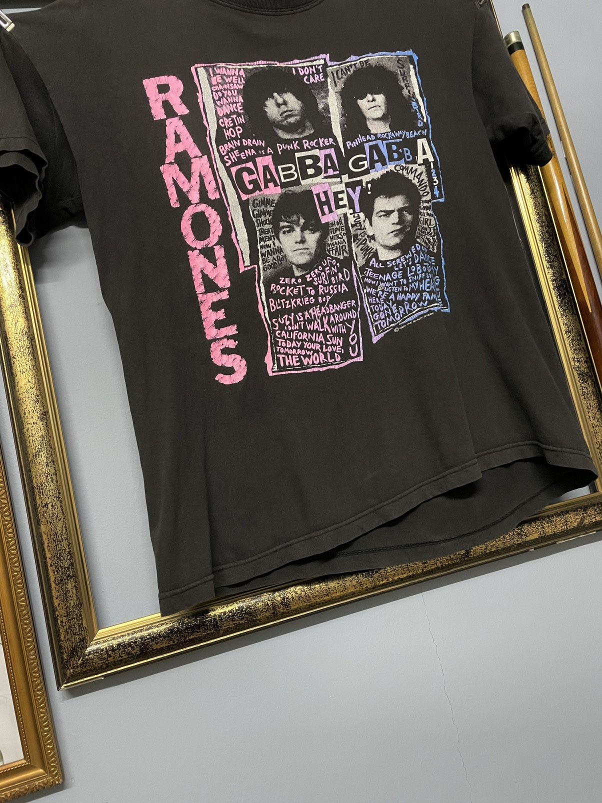Vintage Vintage 1991 Og Ramones Gabba Gabba Hey Punk Sunfaded Tee Size US S / EU 44-46 / 1 - 6 Thumbnail