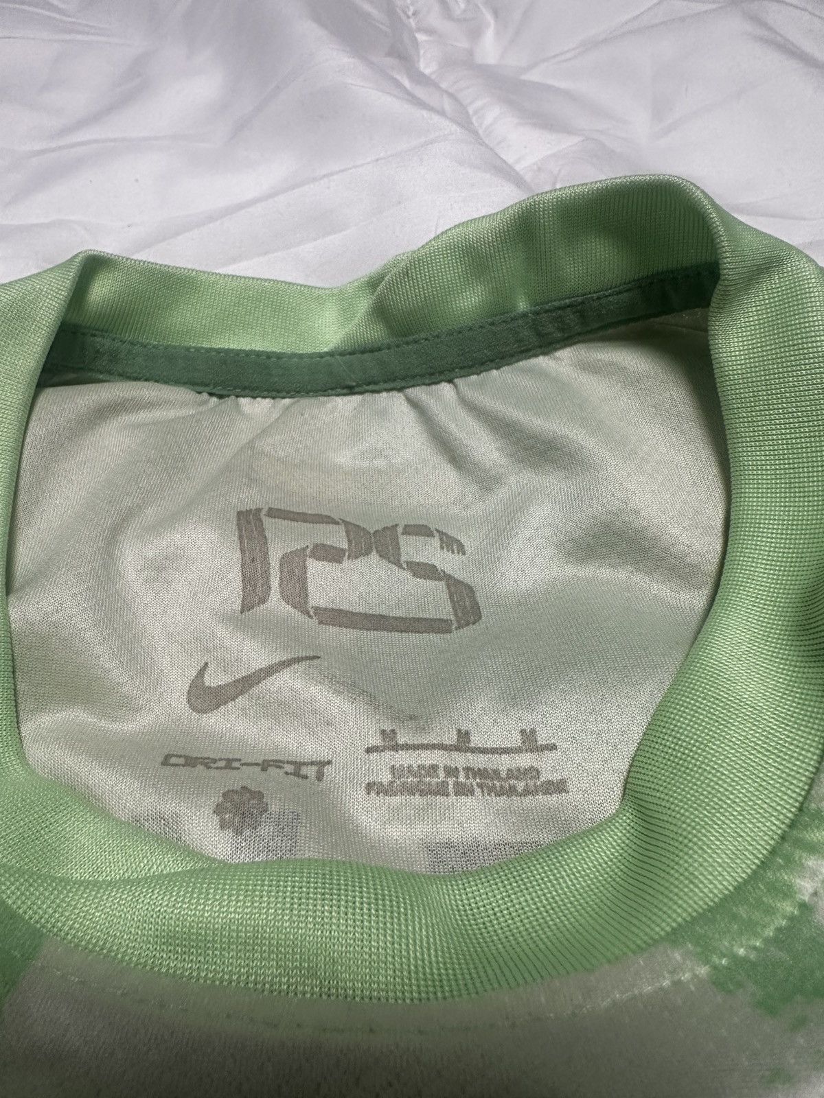 Nike FC Barcelona Lamine Yamal #19 Green Third Kit Jersey Size US M / EU 48-50 / 2 - 3 Thumbnail