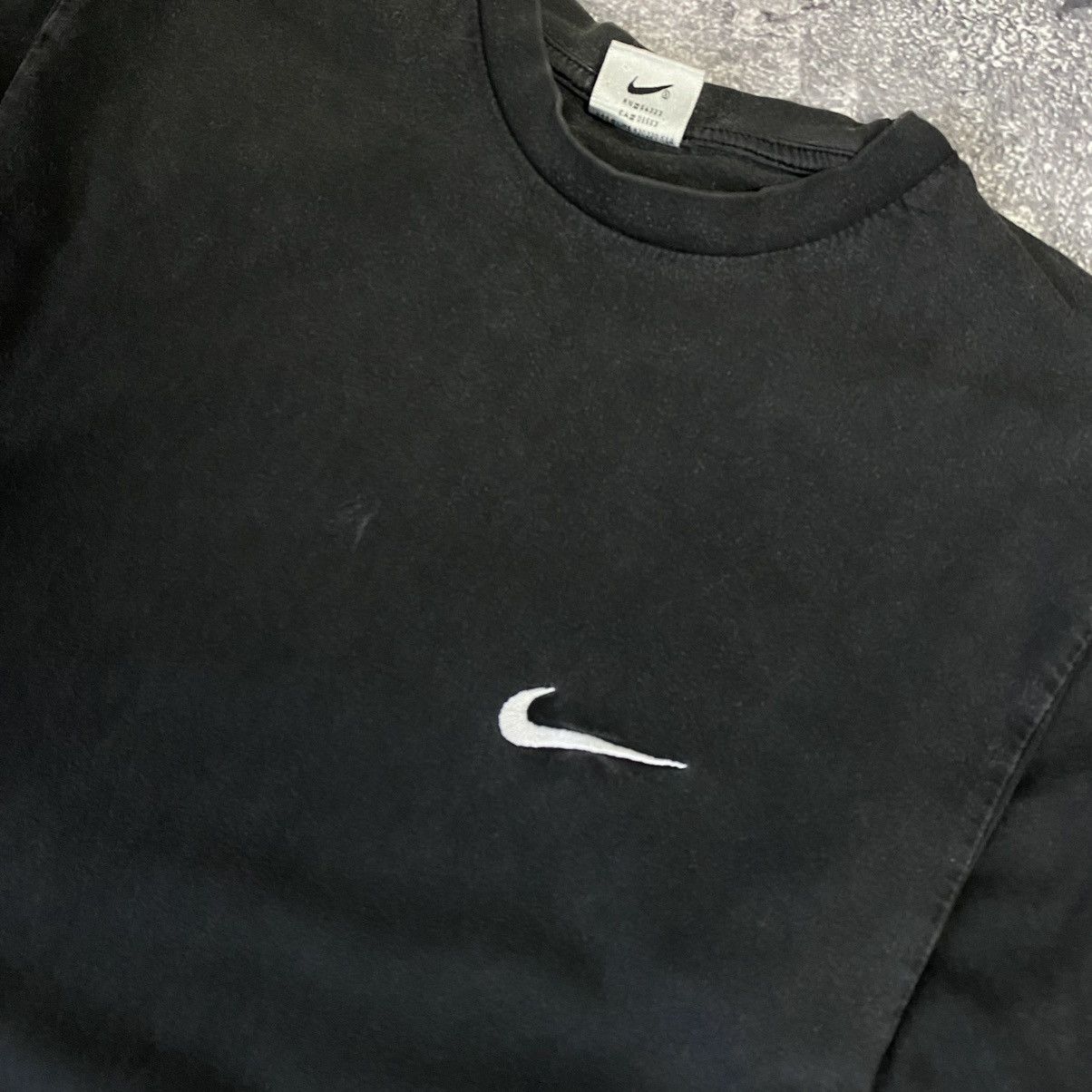 Vintage Vintage Nike Small Swoosh Faded 90’s tee Size US M / EU 48-50 / 2 - 3 Thumbnail