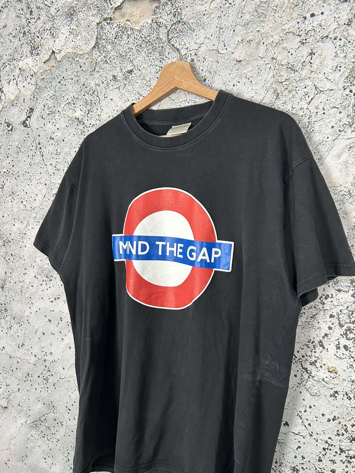 Vintage Vintage Metro Mind The Gap England Graphic Tee Rare Size US XL / EU 56 / 4 - 2 Thumbnail