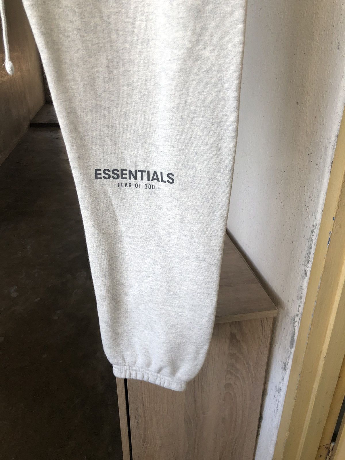Essentials Essentials x Fear of God Gray Core Sweatpants Size US 33 - 3 Thumbnail