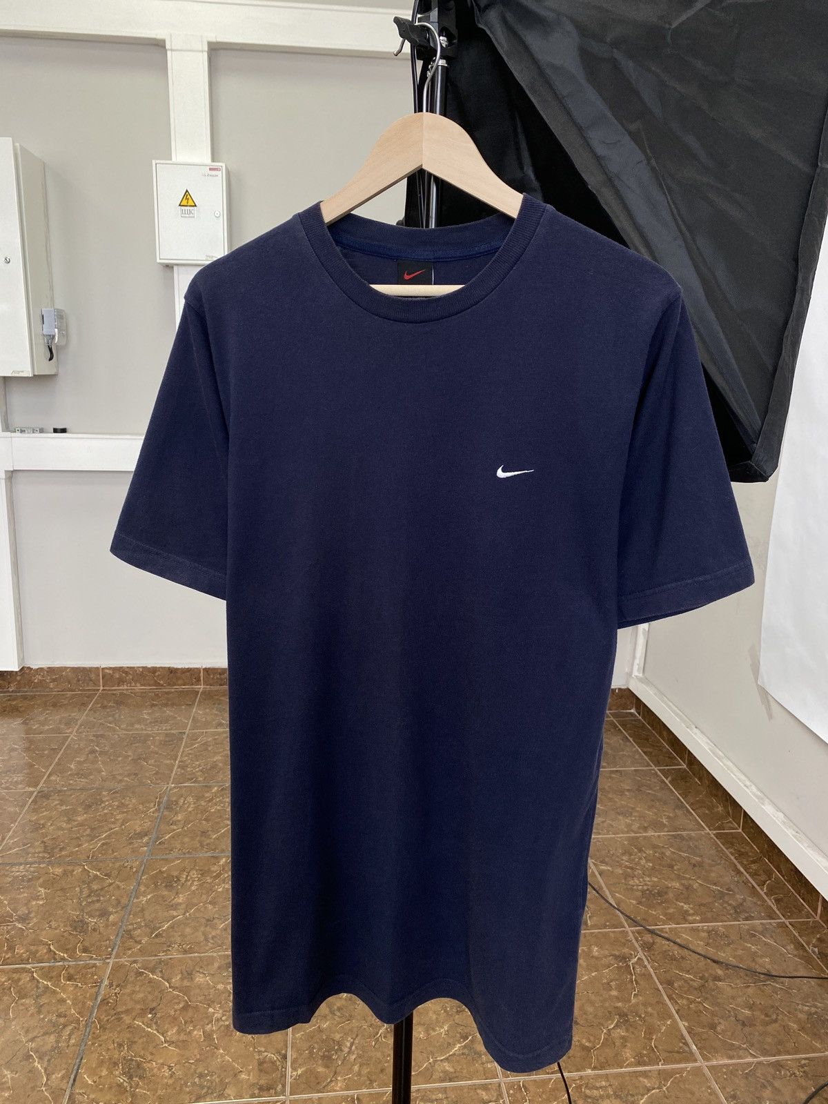 Nike 🇺🇸 Vintage 90s Nike Swoosh Retro T-Shirt Y2K Rare Hype Size US M / EU 48-50 / 2 - 1 Thumbnail
