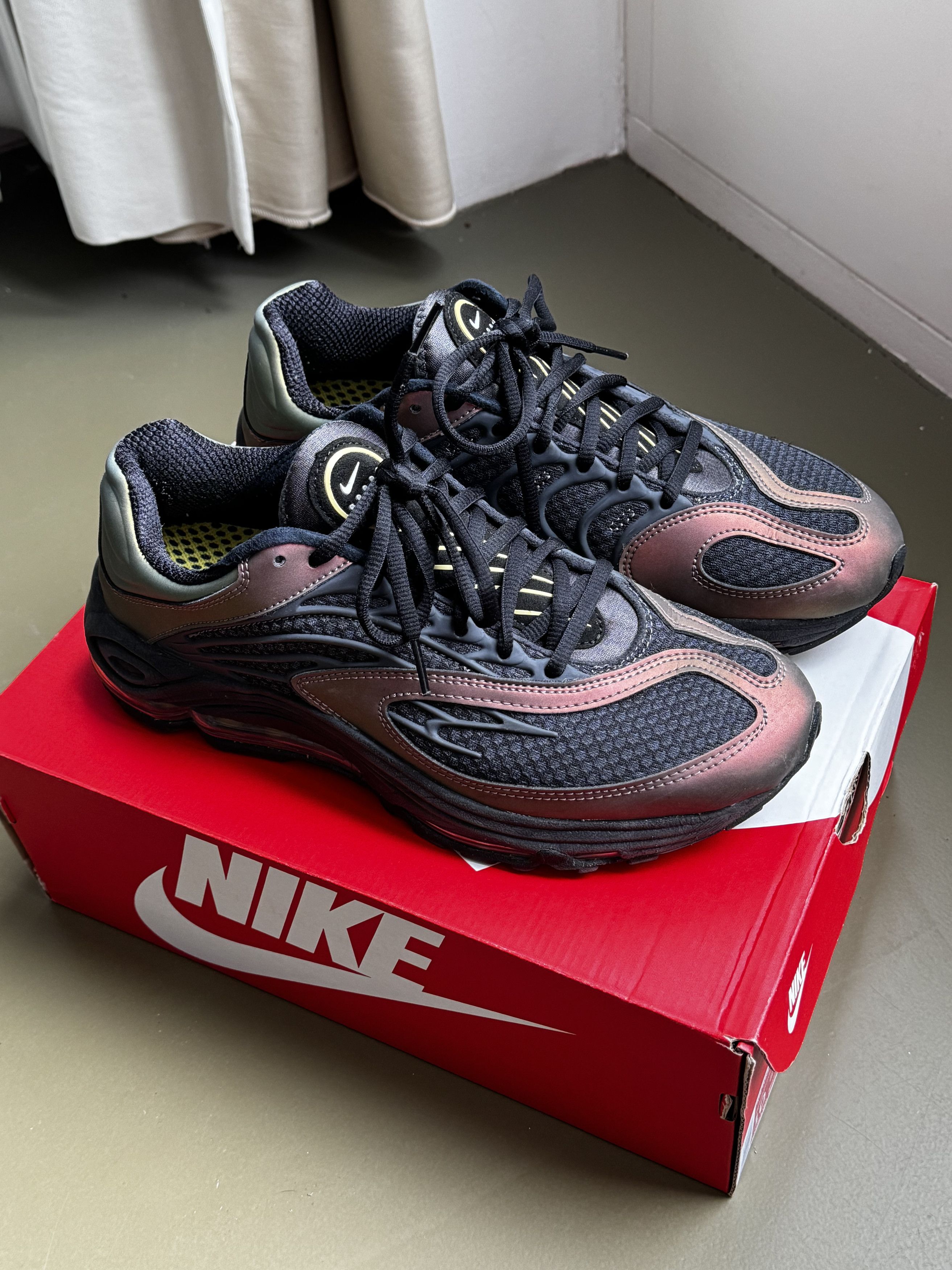 image of Nike Air Tuned Max 99' 'celery' Shoes in Dark Charcoal/Celery/Saturn Red, Men's (Size 10)