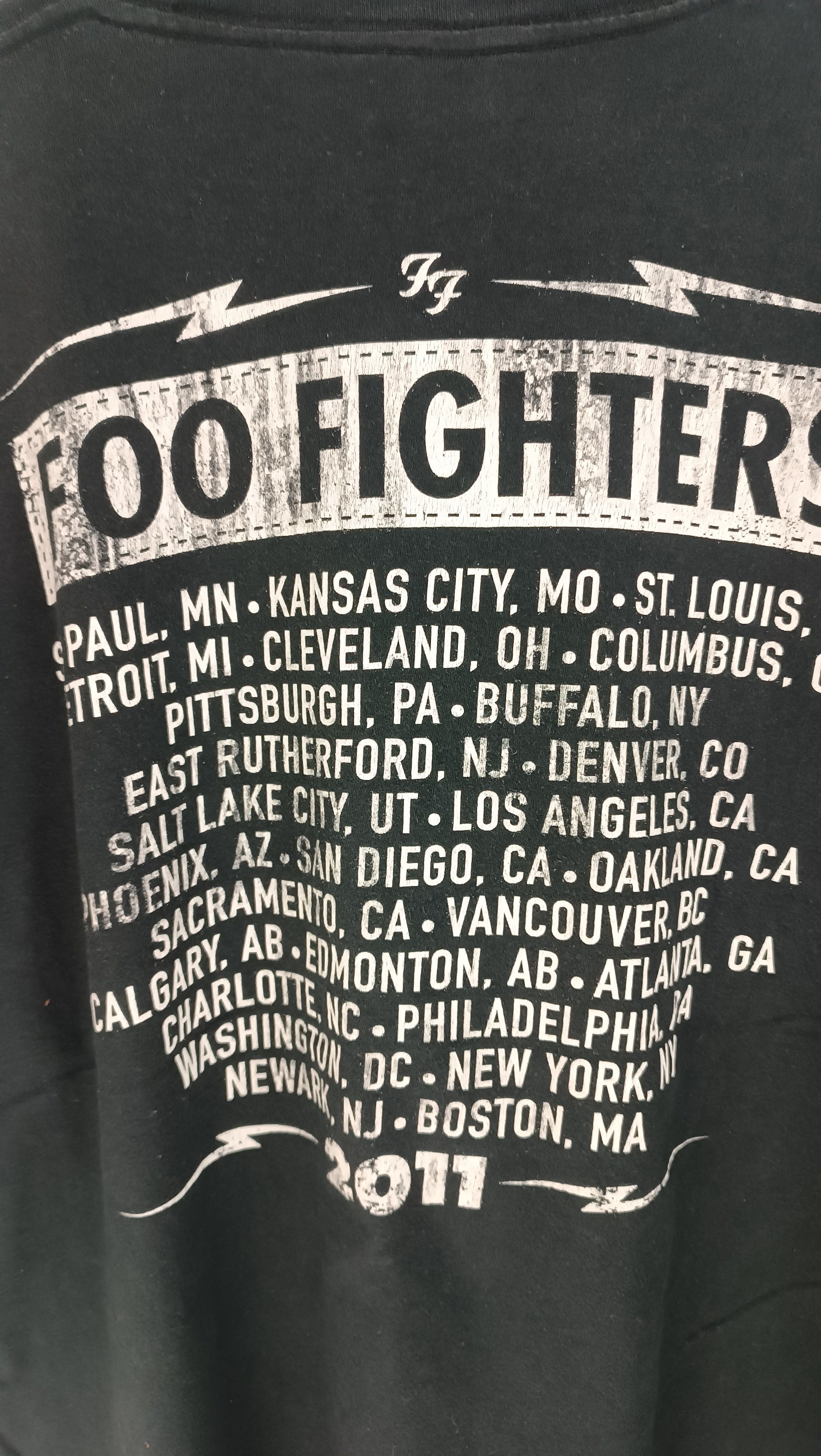 Band Tees VINTAGE 2011 FOO FIGHTERS WASTING LIGHT TOUR nirvana hole Size US L / EU 52-54 / 3 - 18 Thumbnail
