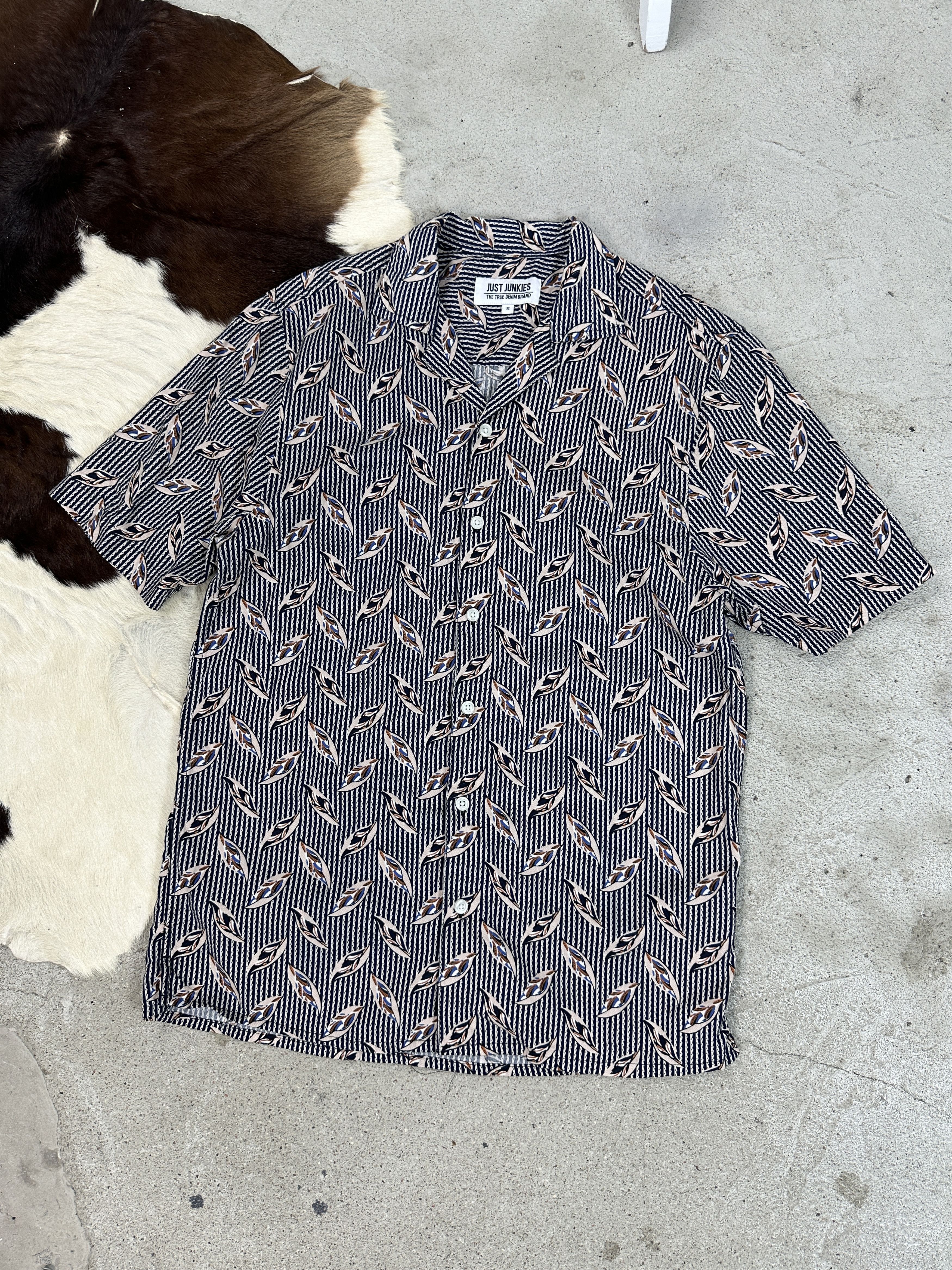 Vintage Vintage Hip Hop Skater Preppy Old Money Summer Shirt 00s Size US S / EU 44-46 / 1 - 1 Thumbnail