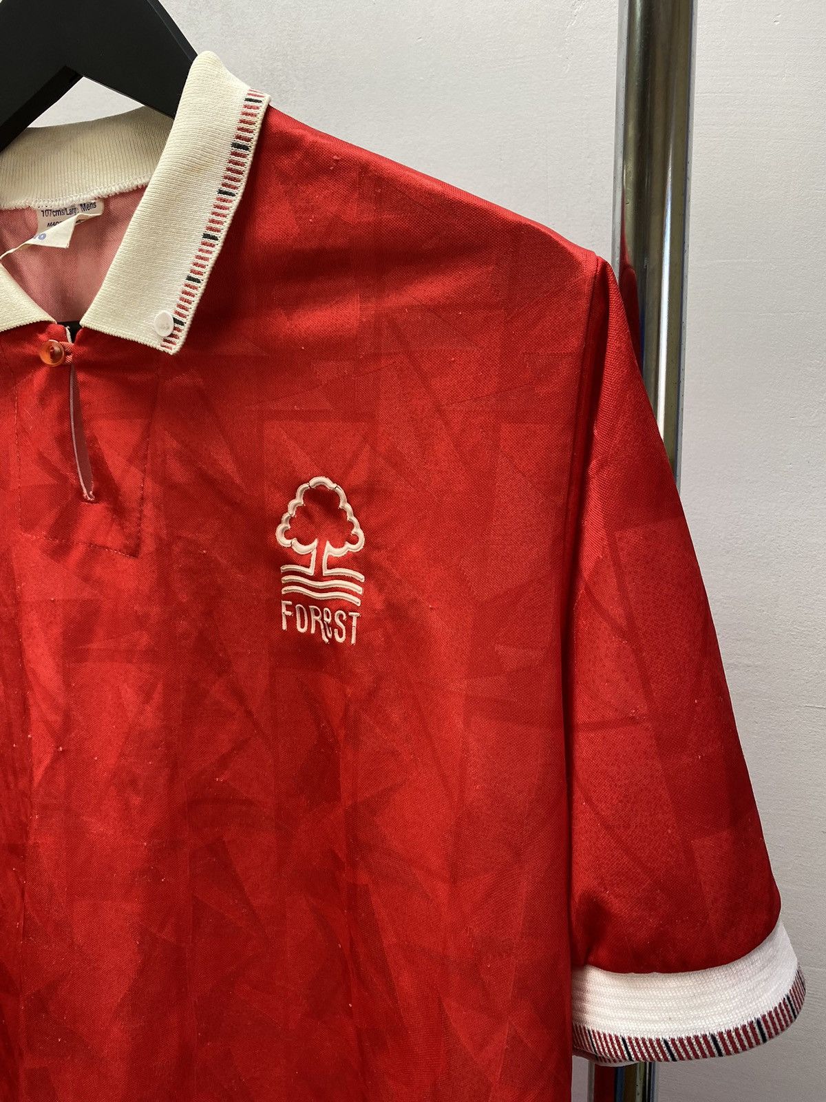 Umbro × Vintage Vintage 90s Notthingham Forest 1990-1992 Home Jersey Size US M / EU 48-50 / 2 - 3 Thumbnail