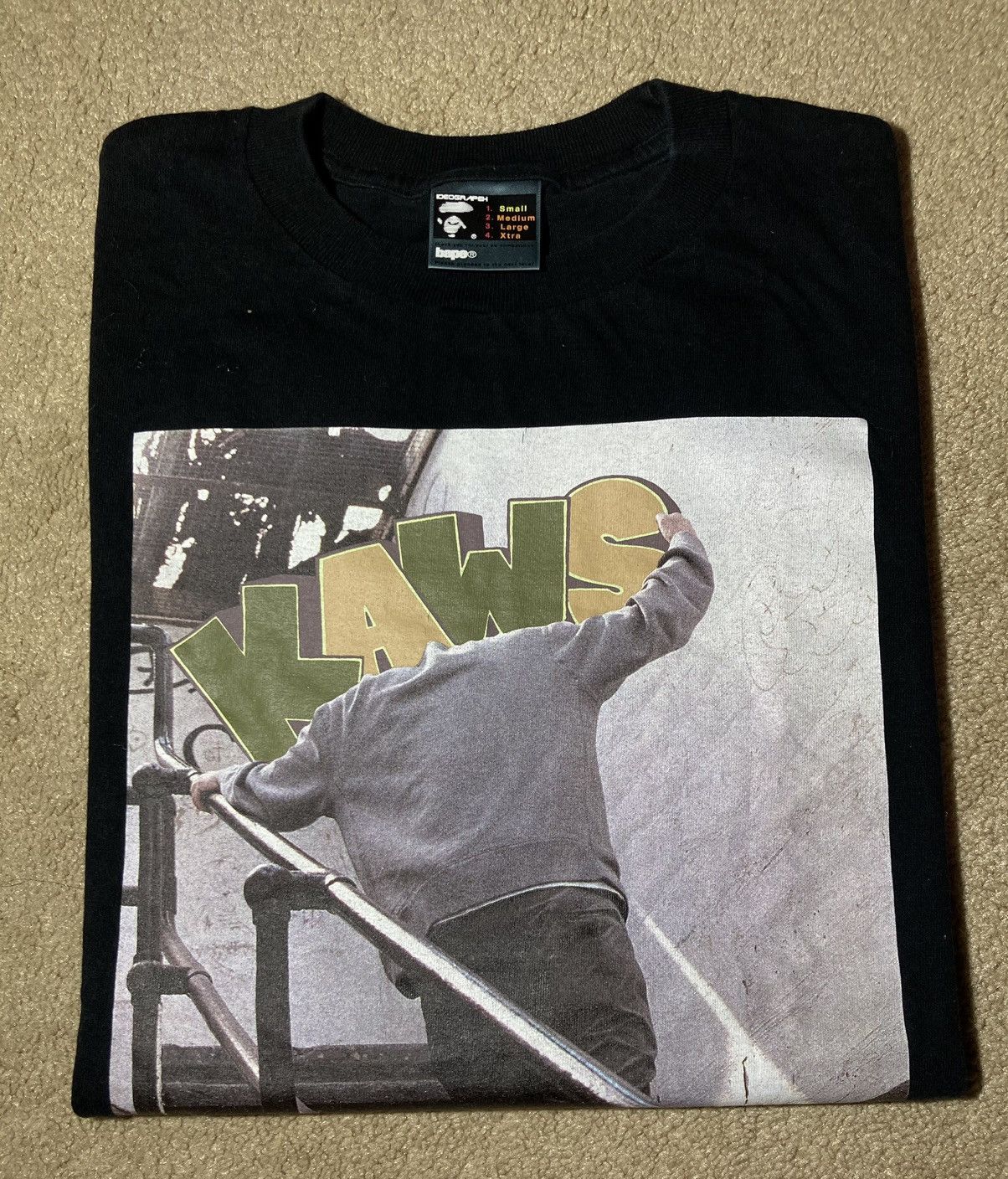 Bape × Kaws 2002 Bape Kaws Graffiti Ad Art Gallery AutoGraf Street 90s Size US S / EU 44-46 / 1 - 1 Thumbnail