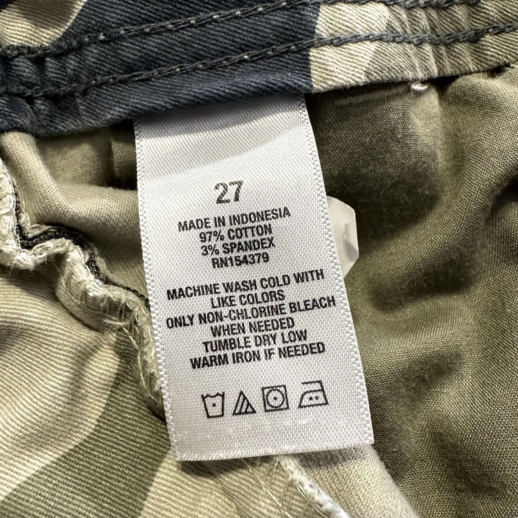 Vintage VINTAGE Aeropostale Cargo Shorts Mens 27 Army Camo Cotton 9” Cotton Stretch Beige Army Mens Size US 27 - 5 Thumbnail