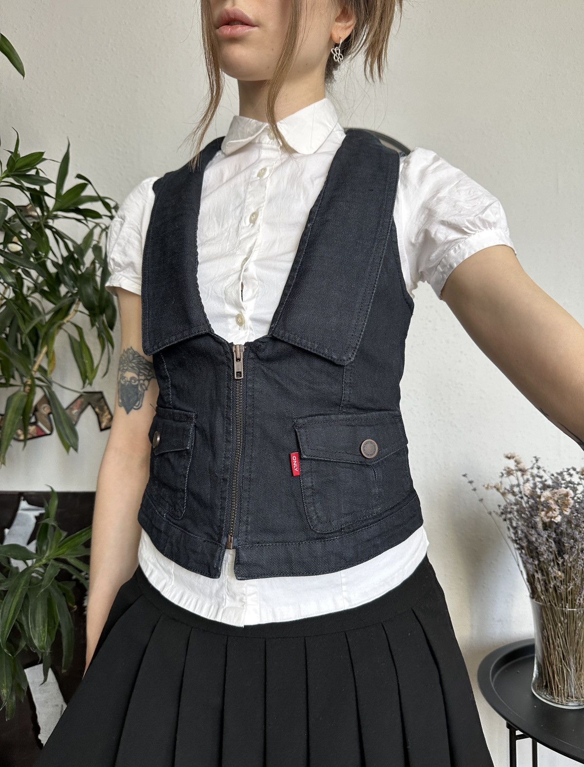 Japanese Brand × Vintage Dark Denim Vintage Deep V-Neck Skinny Sheath Vest Size M / US 6-8 / IT 42-44 - 2 Thumbnail
