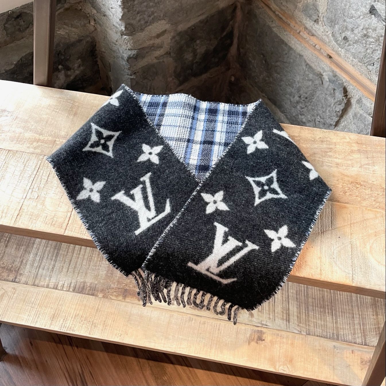 Louis Vuitton Louis Vuitton Mini Reykjavik Monogram Cashmere Scarf Size ONE SIZE - 1 Thumbnail