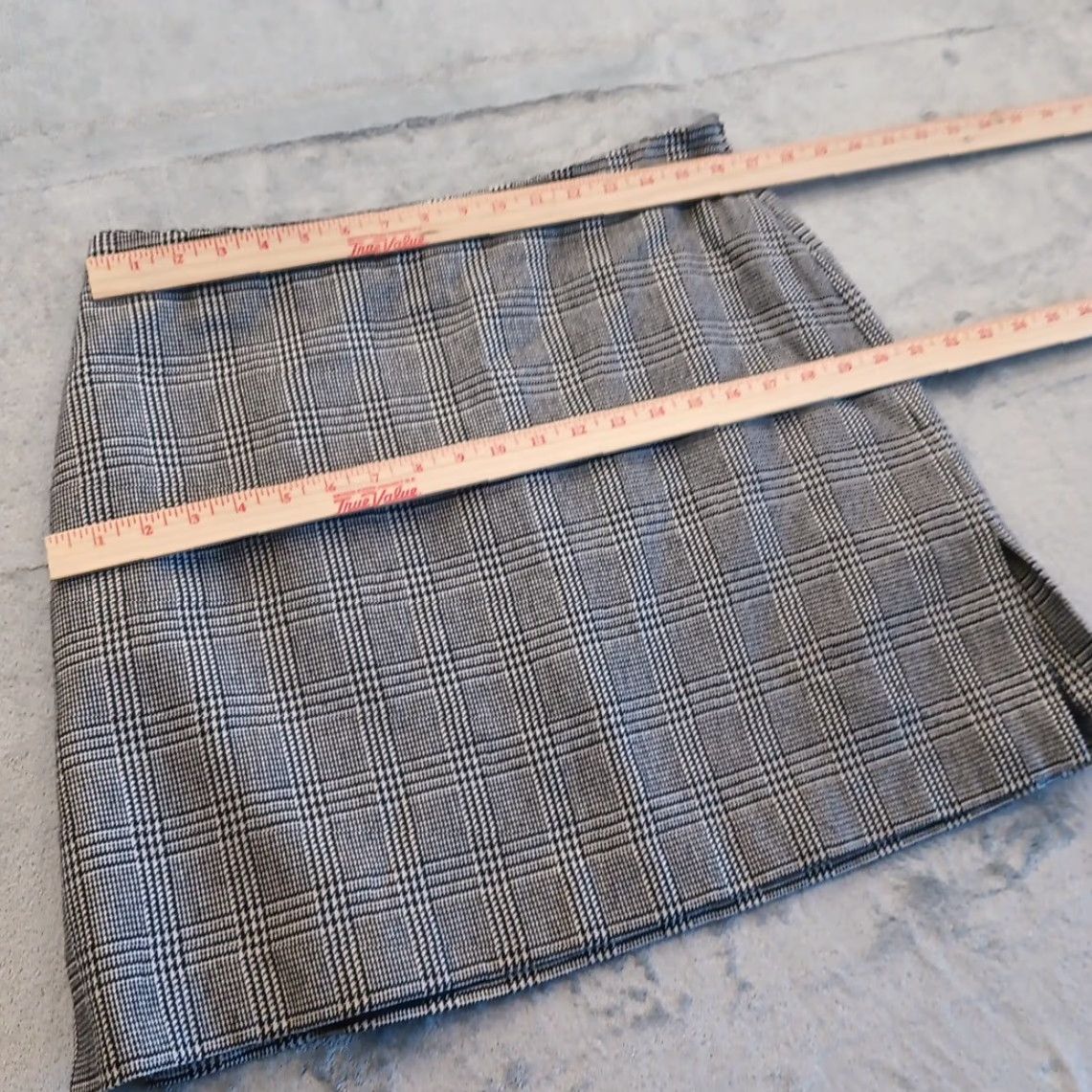 Vintage NY&CO Skirt Short Black Plaid Wool Blend Pencil Lined Slits 14 Womens Regular Wool Nylon Polyester Dry Clean Only Size 36" / US 14 / IT 50 - 2 Thumbnail