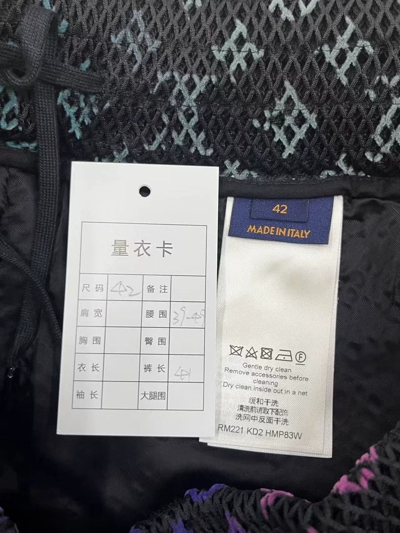Louis Vuitton Louis Vuitton Letter Logo printed casual shorts Size US 42 / EU 58 - 4 Thumbnail