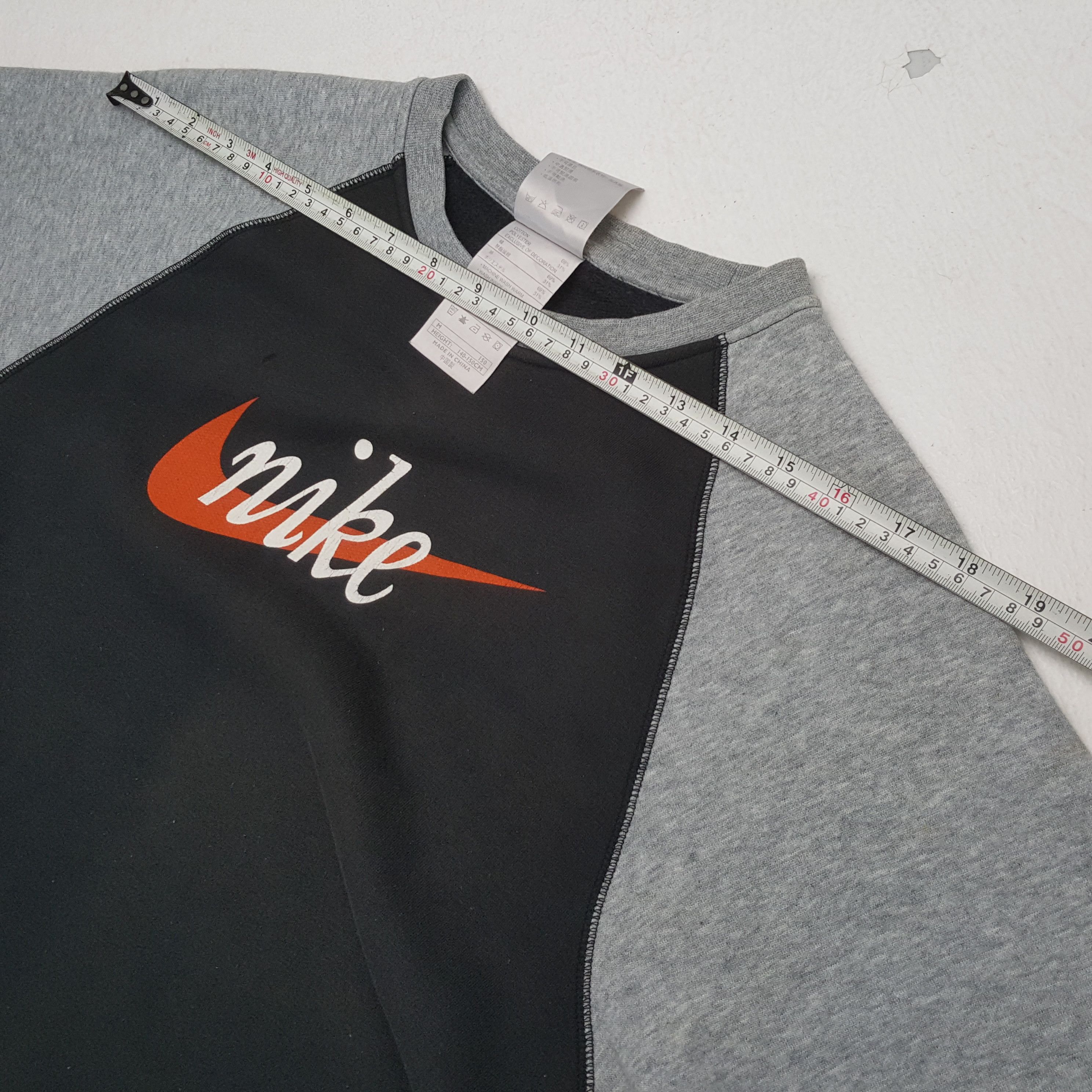 Nike × Vintage NIKE Center Design Streetwear Style Sweatshirt Size US S / EU 44-46 / 1 - 5 Thumbnail