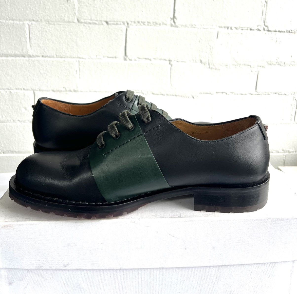 Valentino Valentino green and black shoe in leather Size US 10 / EU 43 - 4 Thumbnail
