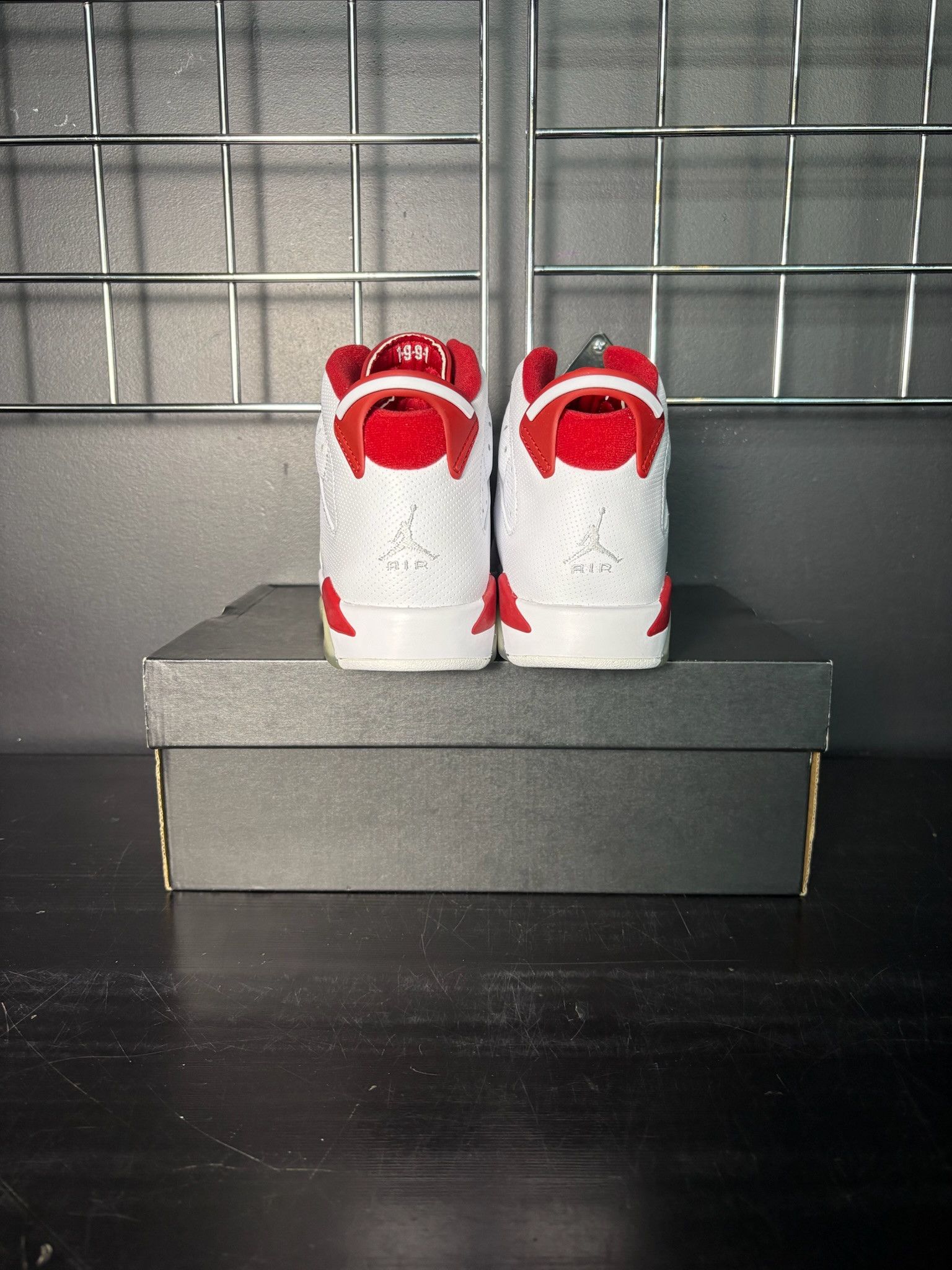 Jordan Brand Air Jordan 6 Retro "Alternate Hare" (GS) - Size 7 Size US 7 / EU 40 - 4 Thumbnail