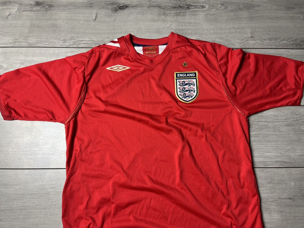Umbro Umbro England home jersey size XLarge 2006/8 Size US XL / EU 56 / 4 - 3 Thumbnail