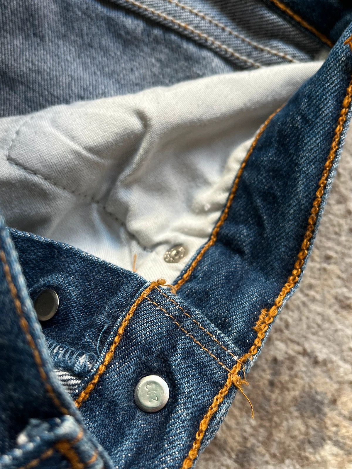 Levi's Levi’s 901 Women Sz W 28 L 32 Made in Spain Vintage 1994 Size 28" / US 6 / IT 42 - 6 Thumbnail