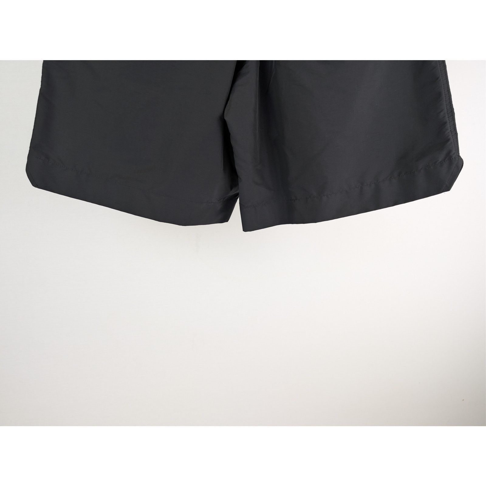 Bottega Veneta o1rshd1 Lightweight Technical Nylon Shorts in Black Size US 30 / EU 46 - 13 Thumbnail