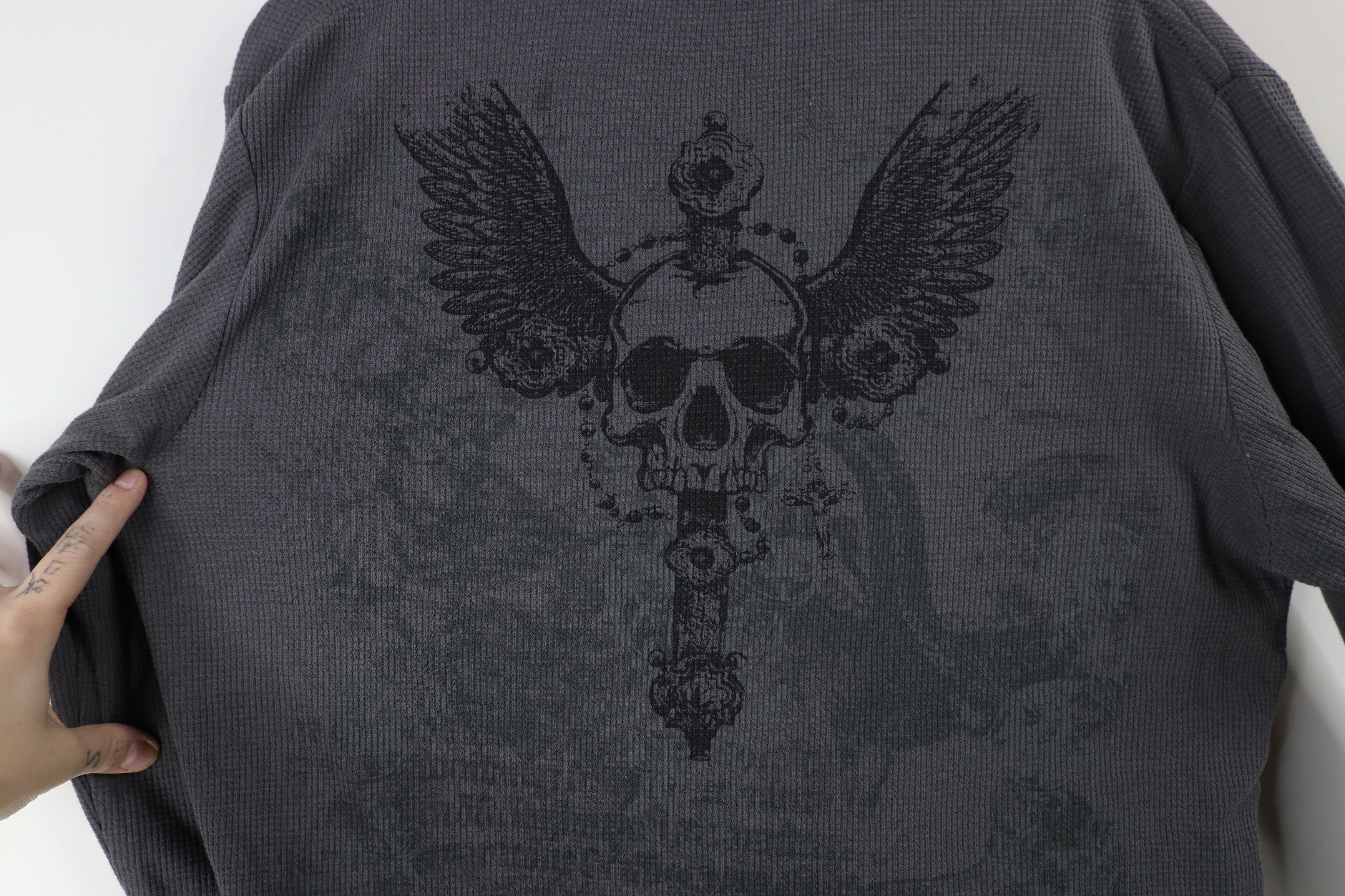 Vintage Vintage Y2K MMA Skull Cross UFC Thermal Waffle Knit T-Shirt Size US M / EU 48-50 / 2 - 9 Thumbnail