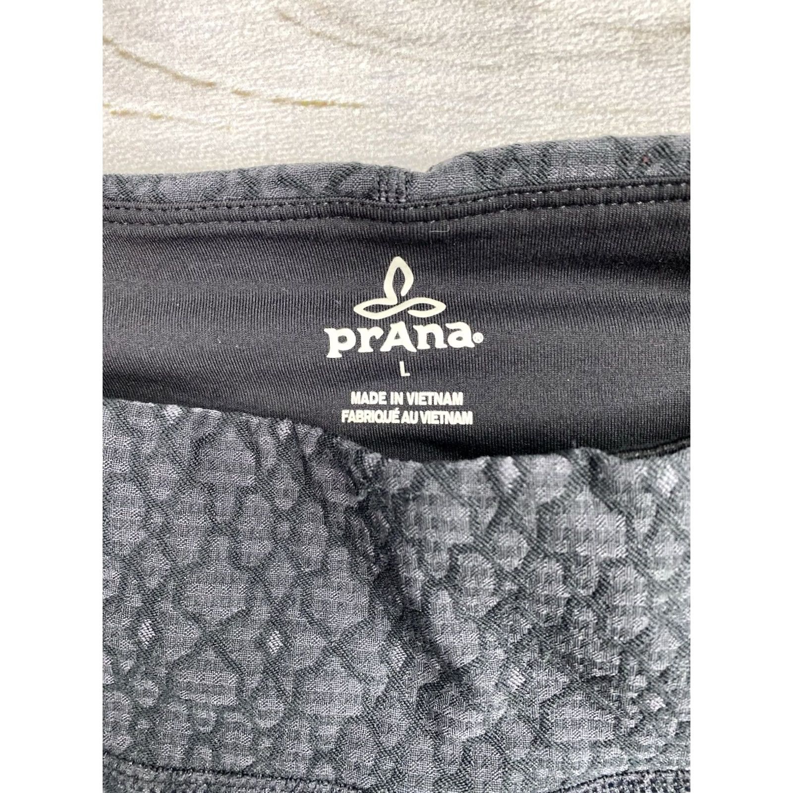 Prana prAna Leggings Womens L Black Printed Low Rise Athleisure Yoga Pilates Activewear Geometric Ruched Leg Size 36" / US 14 / IT 50 - 2 Thumbnail