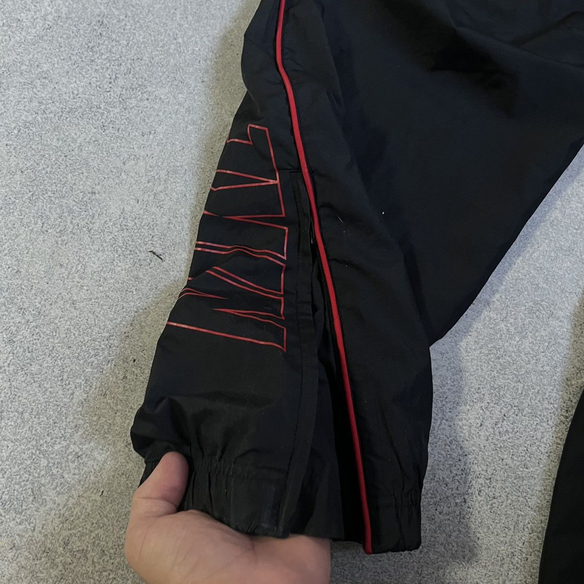 Nike Vintage Nike Track Pants Nylon Drill Y2K Swoosh Logo Size US 34 / EU 50 - 4 Thumbnail