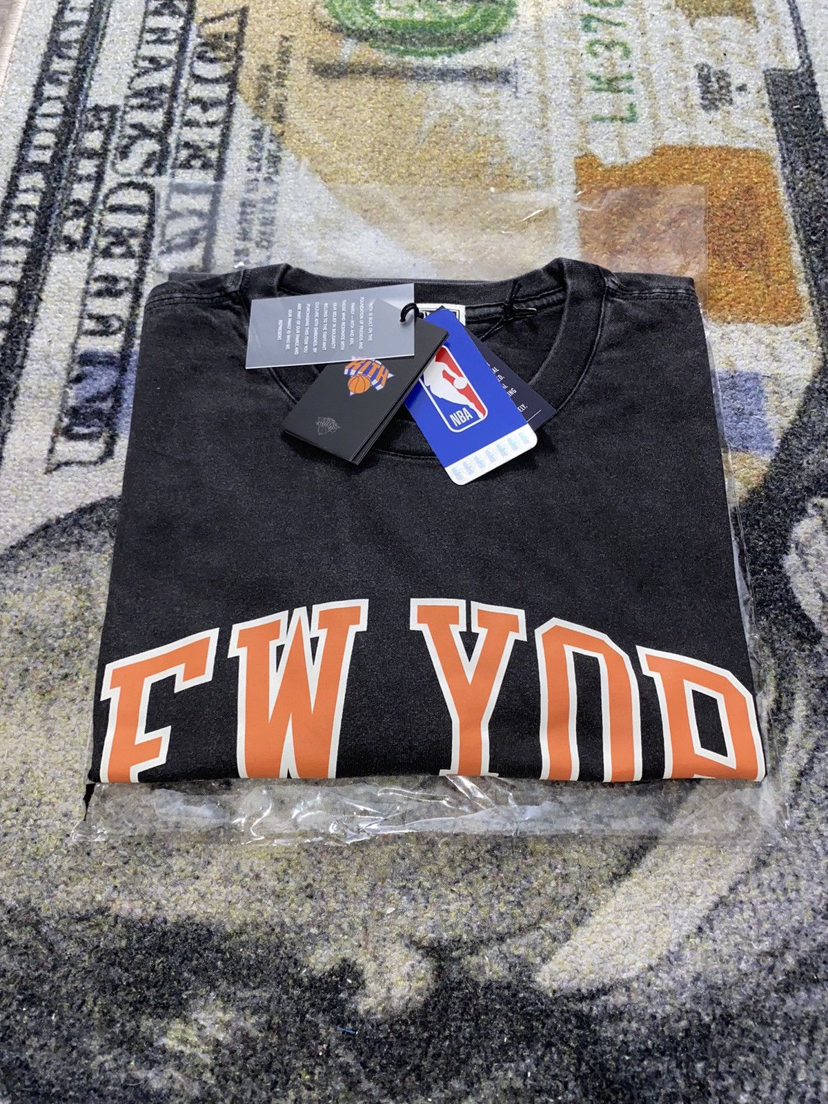 Kith × NBA Kith x New York Knicks NY To The World Vintage Tee Size US XXL / EU 58 / 5 - 2 Thumbnail