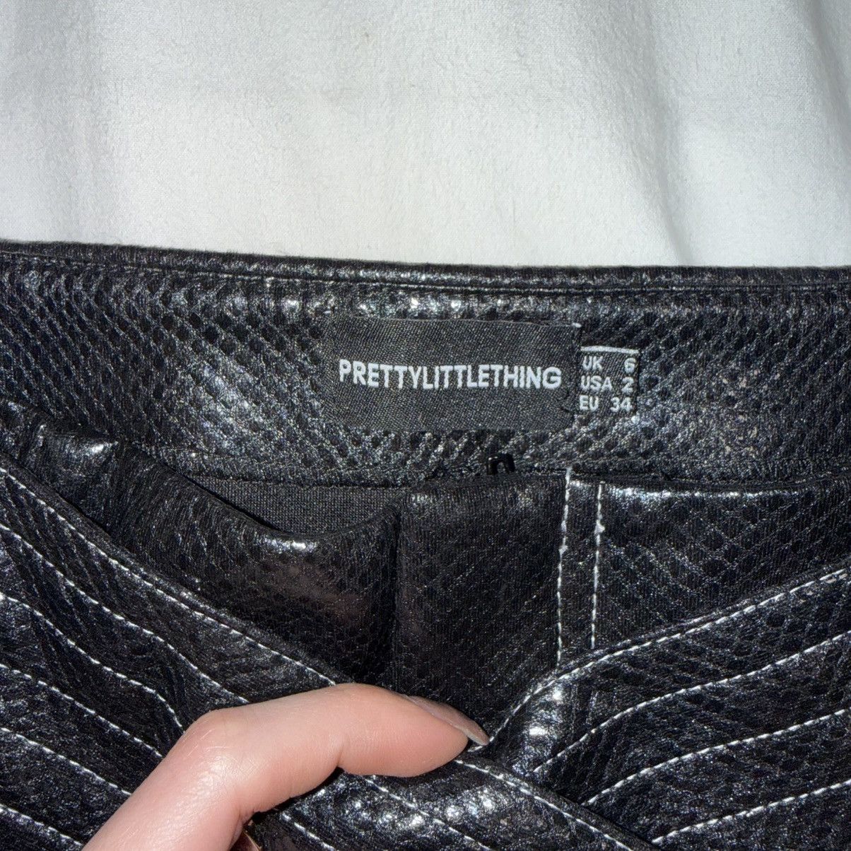 PrettyLittleThing PrettyLittleThing black leather snake print mini skirt Size 26" / US 2 / IT 38 - 3 Thumbnail