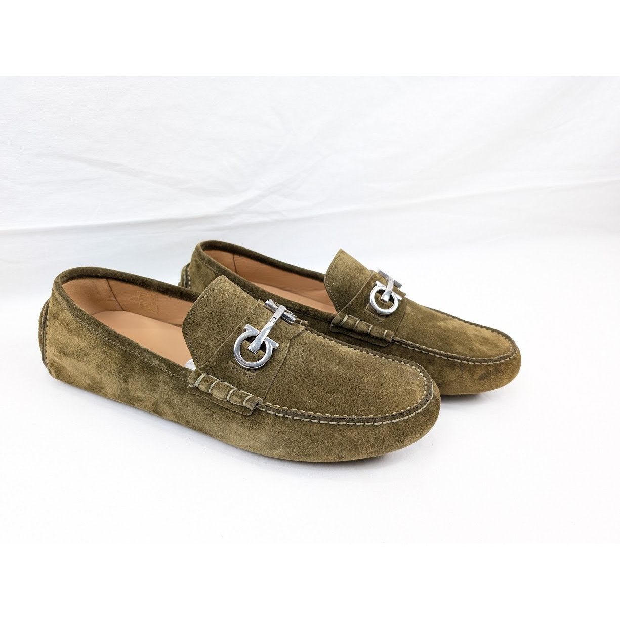 Salvatore Ferragamo o1rshd1 Suede Calf Loafers in Olive Size US 10 / EU 43 - 14 Thumbnail