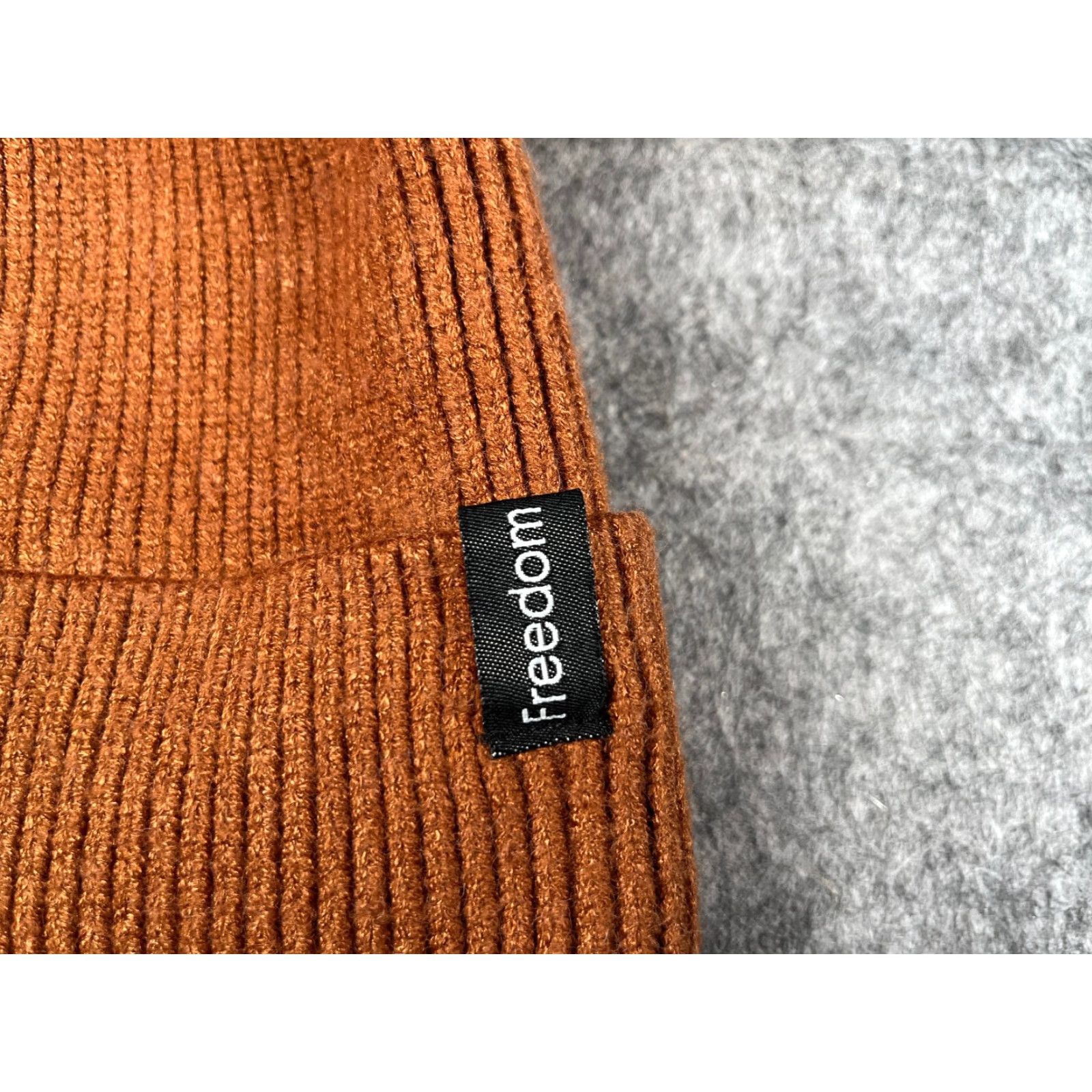 Vintage Freedom Beanie Toque Adult One Size Brown Ribbed Knit 100% Acrylic Cuffed Ski Hat Size ONE SIZE - 2 Thumbnail