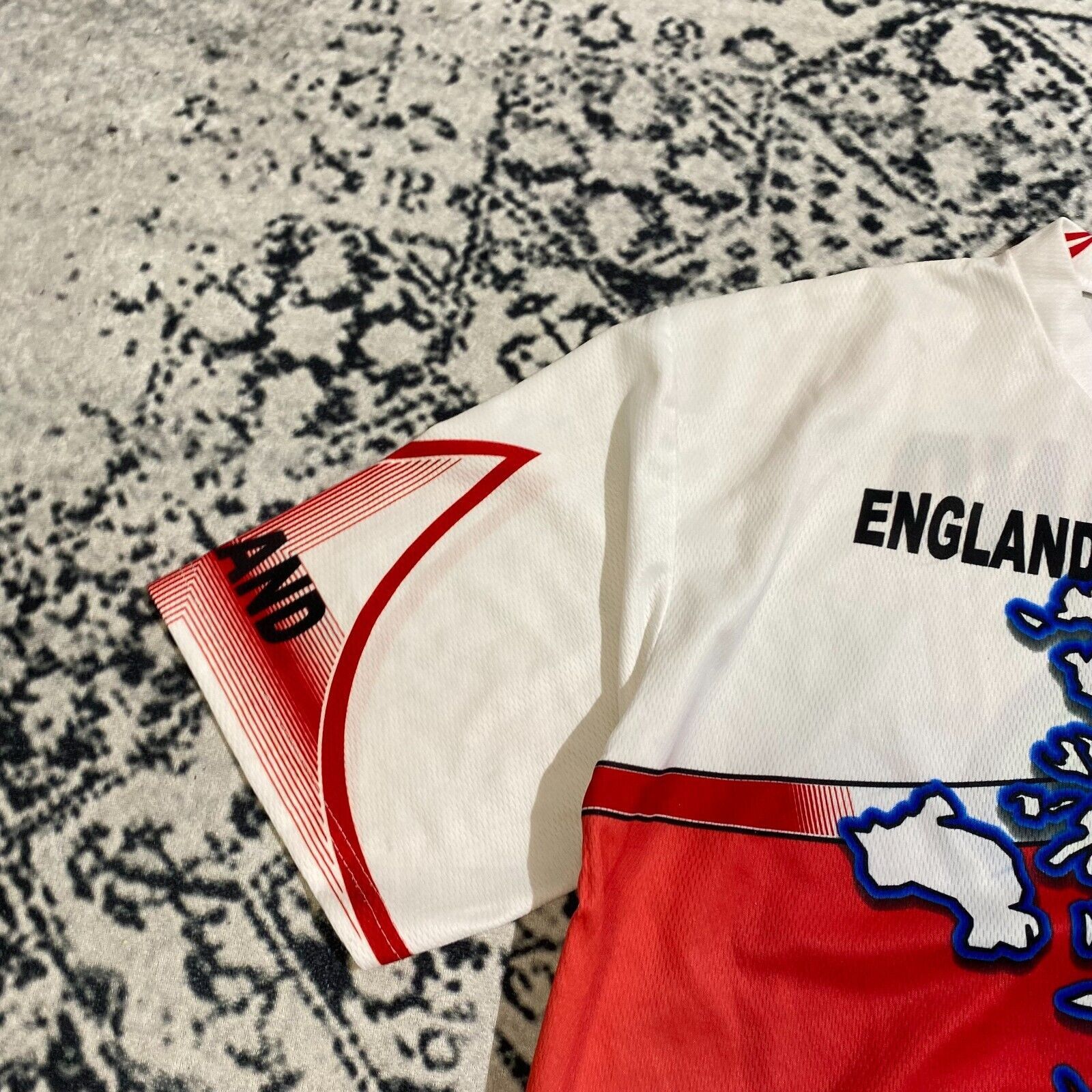Vintage Vintage White Red Polyester T-Shirt Size XL England Football Size US XL / EU 56 / 4 - 7 Thumbnail