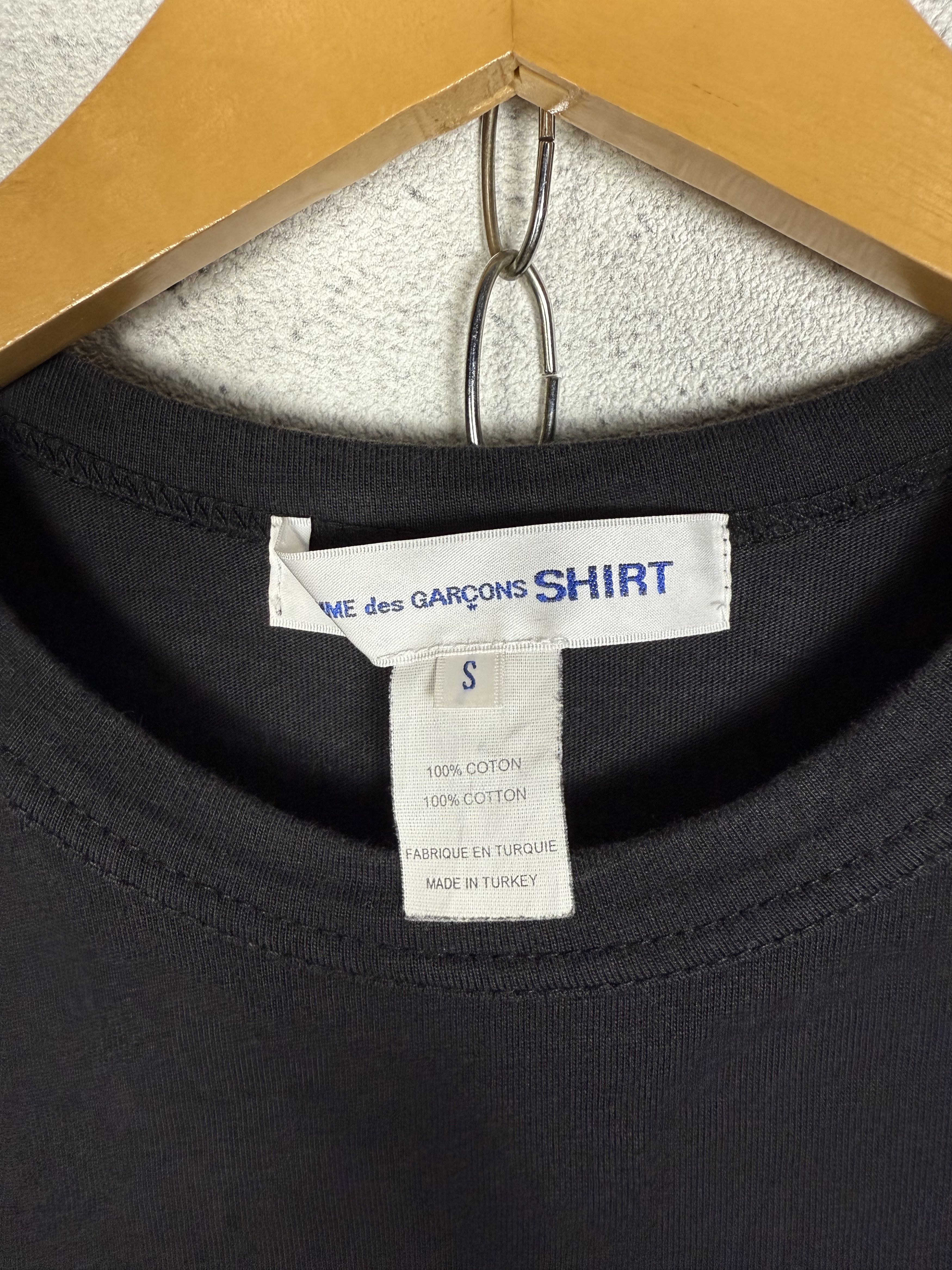Comme des Garcons Comme Des Garcons CDG Black Back Logo TShirt Size US S / EU 44-46 / 1 - 4 Thumbnail