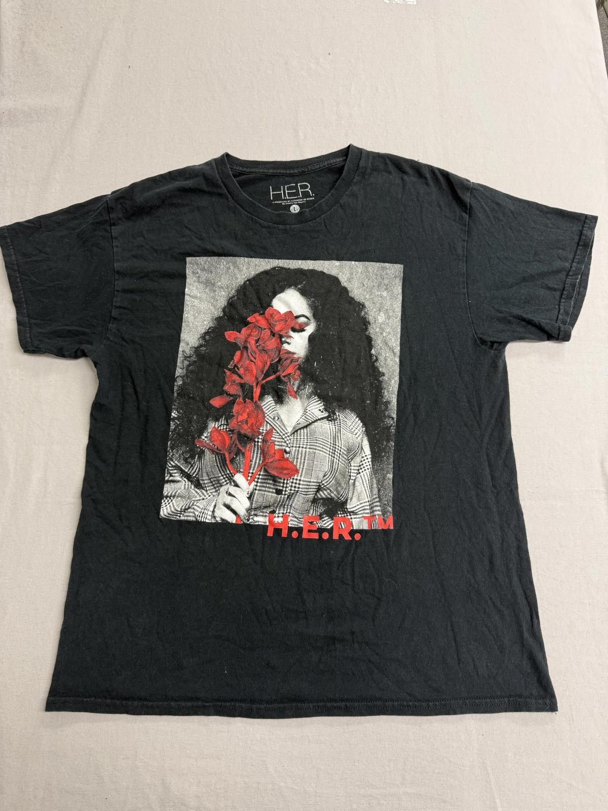 Hermes H.E.R. Singer T-shirt - Red Roses Her Portrait Singer Tee -L Size US L / EU 52-54 / 3 - 1 Thumbnail