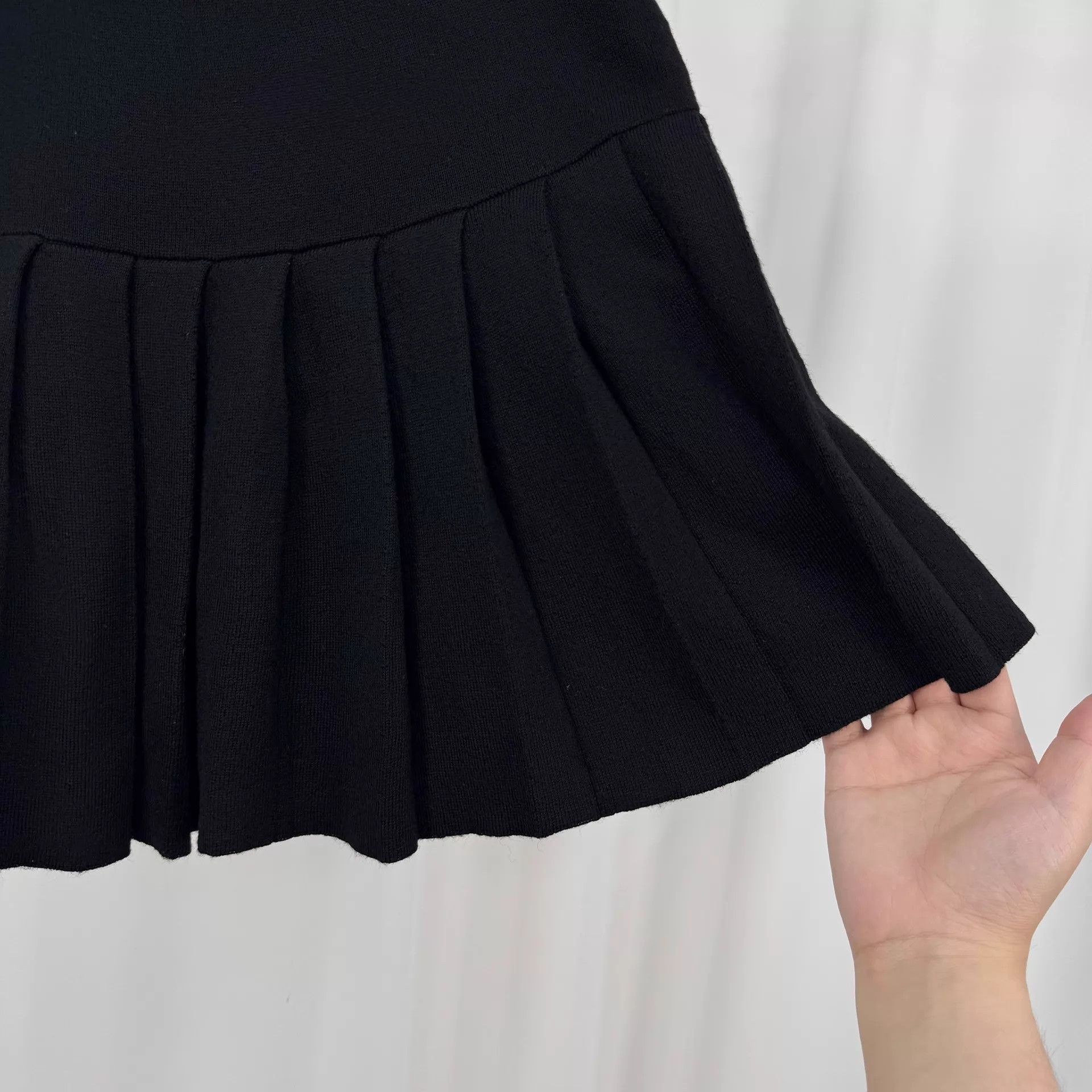 Miu Miu Miu Miu Black Wool Pleated Skirt 38 98 New Size 26" / US 2 / IT 38 - 4 Thumbnail