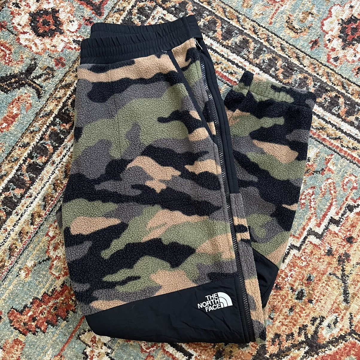North face camo sweatpants hotsell