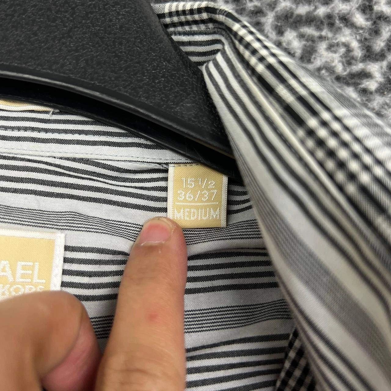 Michael Kors Michael Kors Button Up Shirt 15 1/2 36/37 M Plaid Collared Size US M / EU 48-50 / 2 - 2 Thumbnail