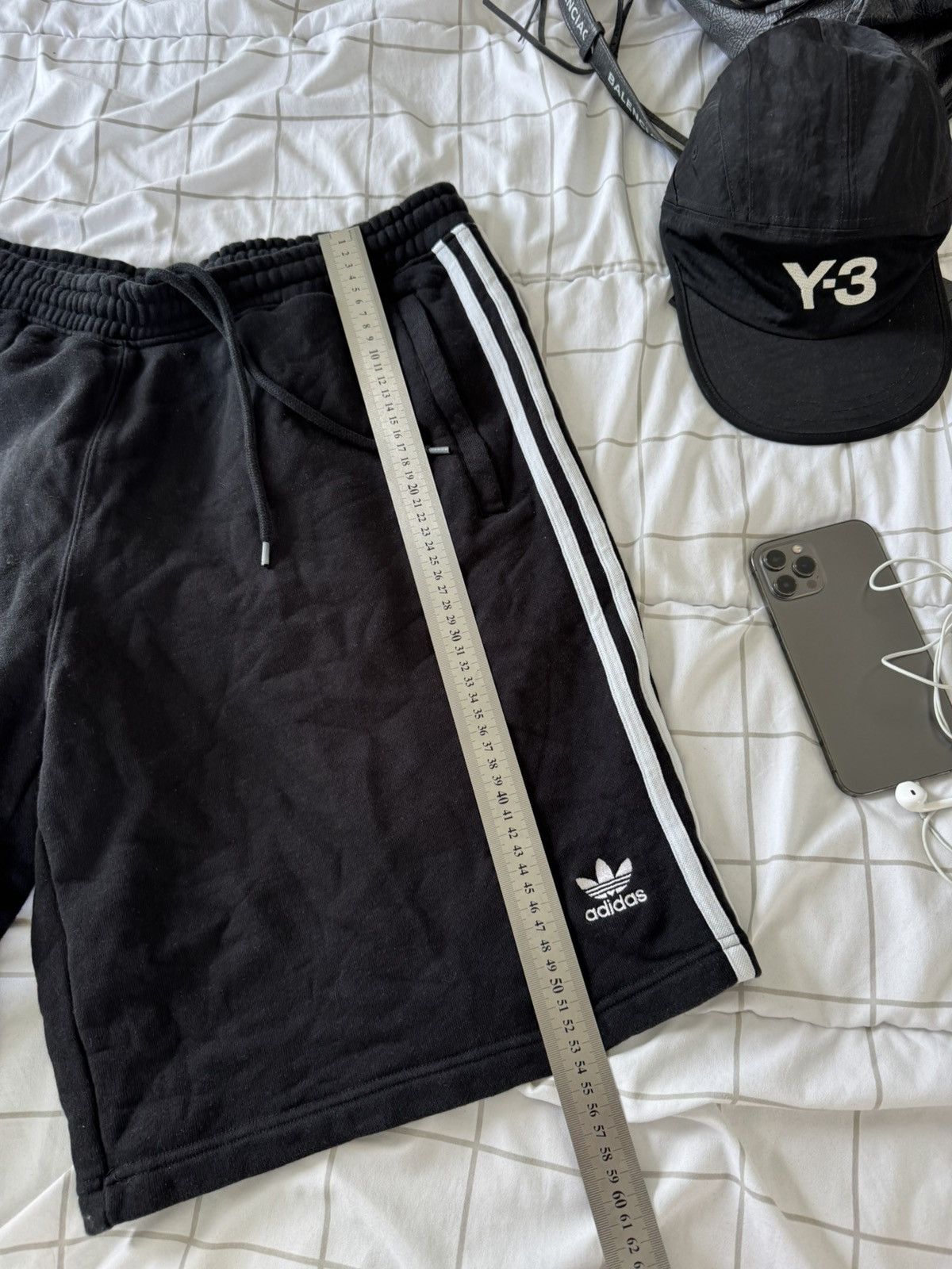 Adidas Adidas Baggy Shorts Balenciaga Style Cotton M/L size Japan Size US 34 / EU 50 - 22 Thumbnail