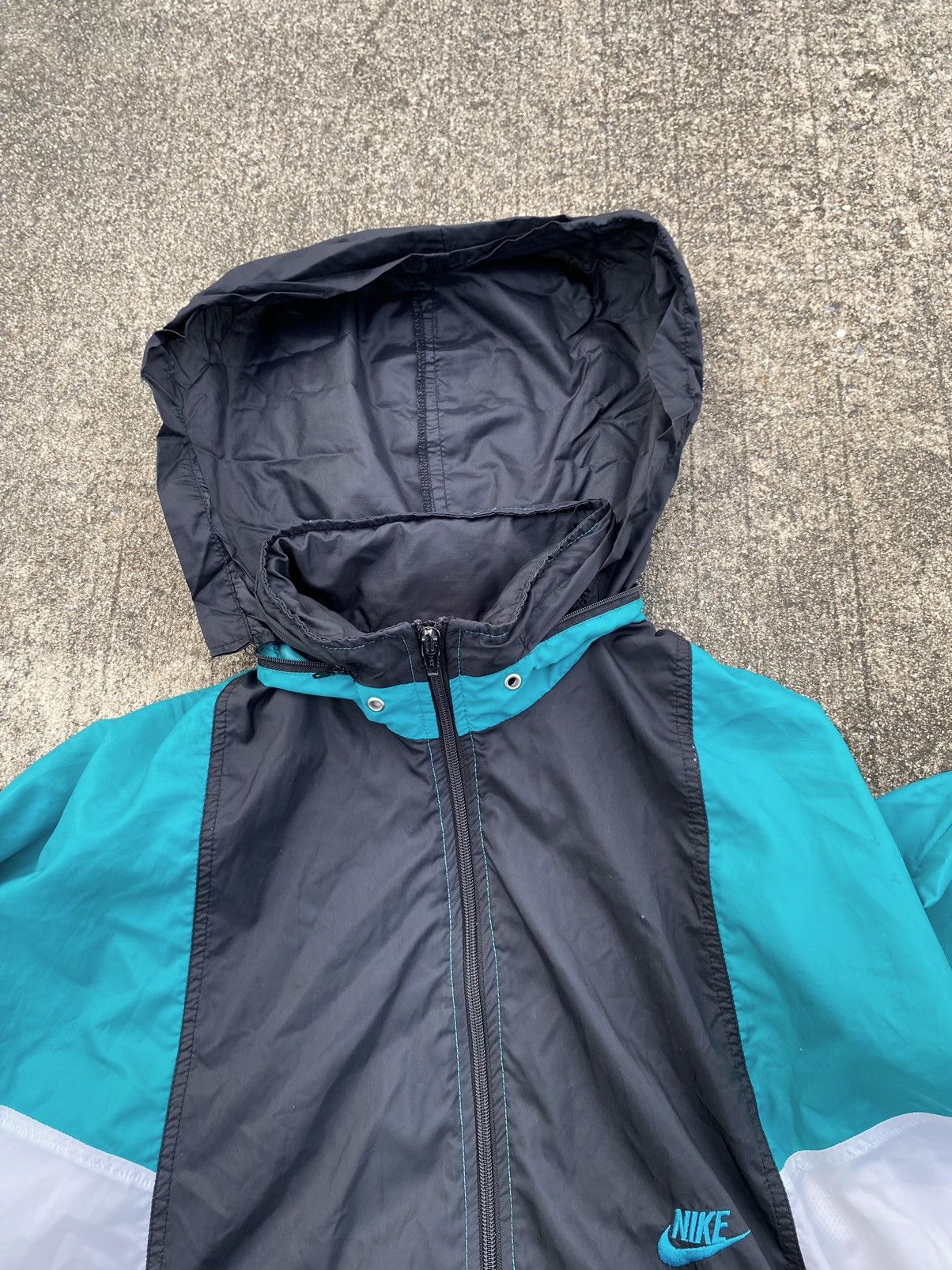 Nike Vintage 90s Nike Swoosh Windbreaker Jacket Size US L / EU 52-54 / 3 - 10 Thumbnail
