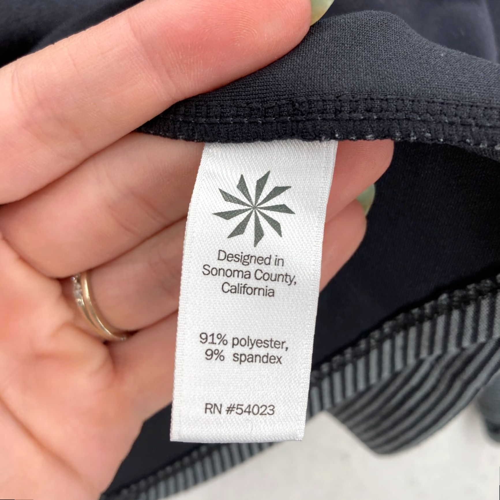 Athleta Athleta Spotlight Pullover Shirt Women Large Black Gray Run Half Zip Stretch Size L / US 10 / IT 46 - 5 Thumbnail