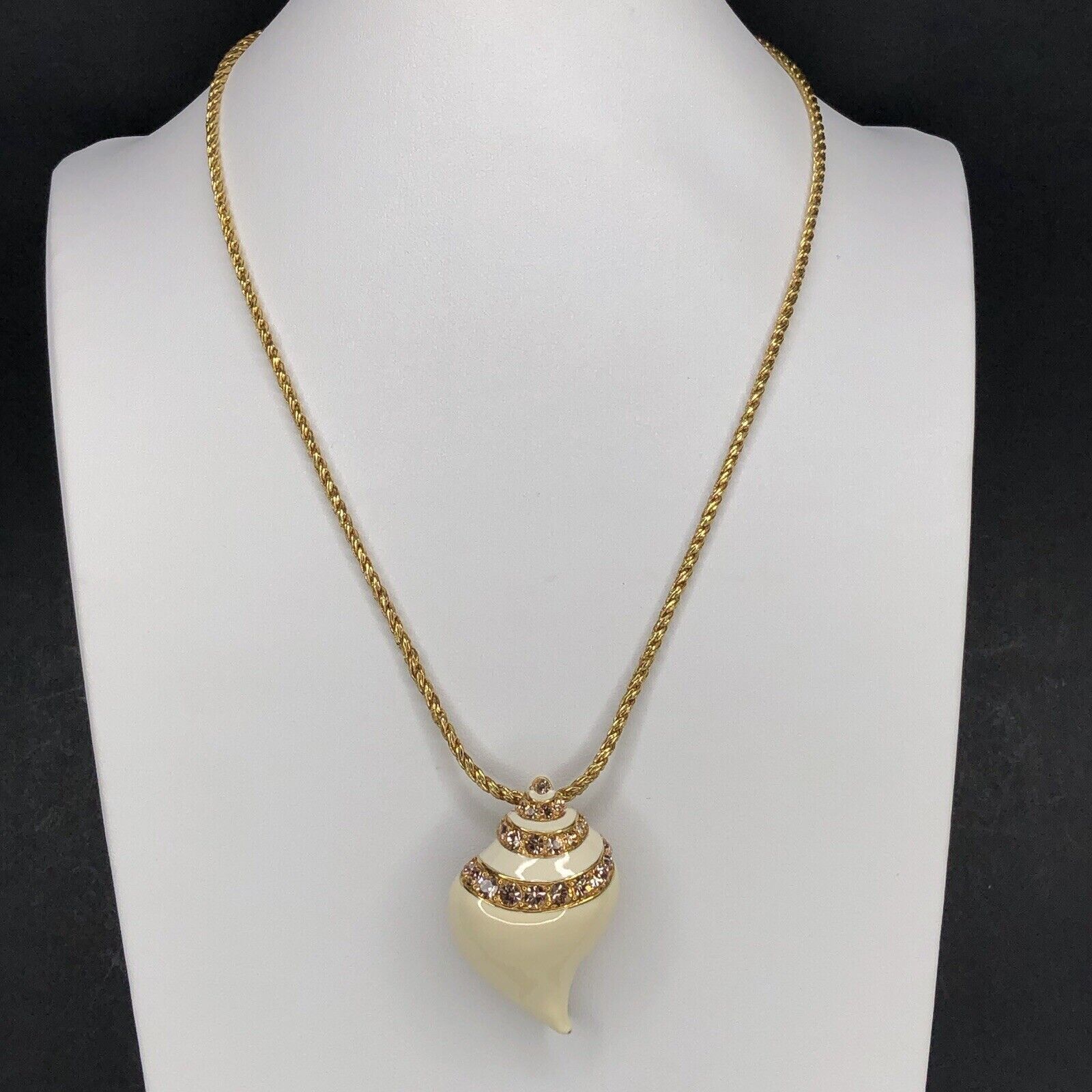 Kenneth Jay Lane KJL Rhinestone Shell Pendant Brooch Twisted Rope Chain 20" Size ONE SIZE - 2 Thumbnail