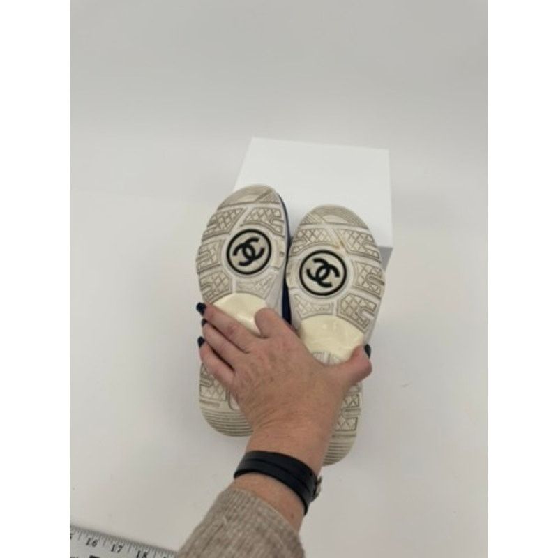 Chanel Chanel CC Logo Suede Runner Sneakers G34360 – Size 37 Size US 6 / IT 36 - 6 Thumbnail