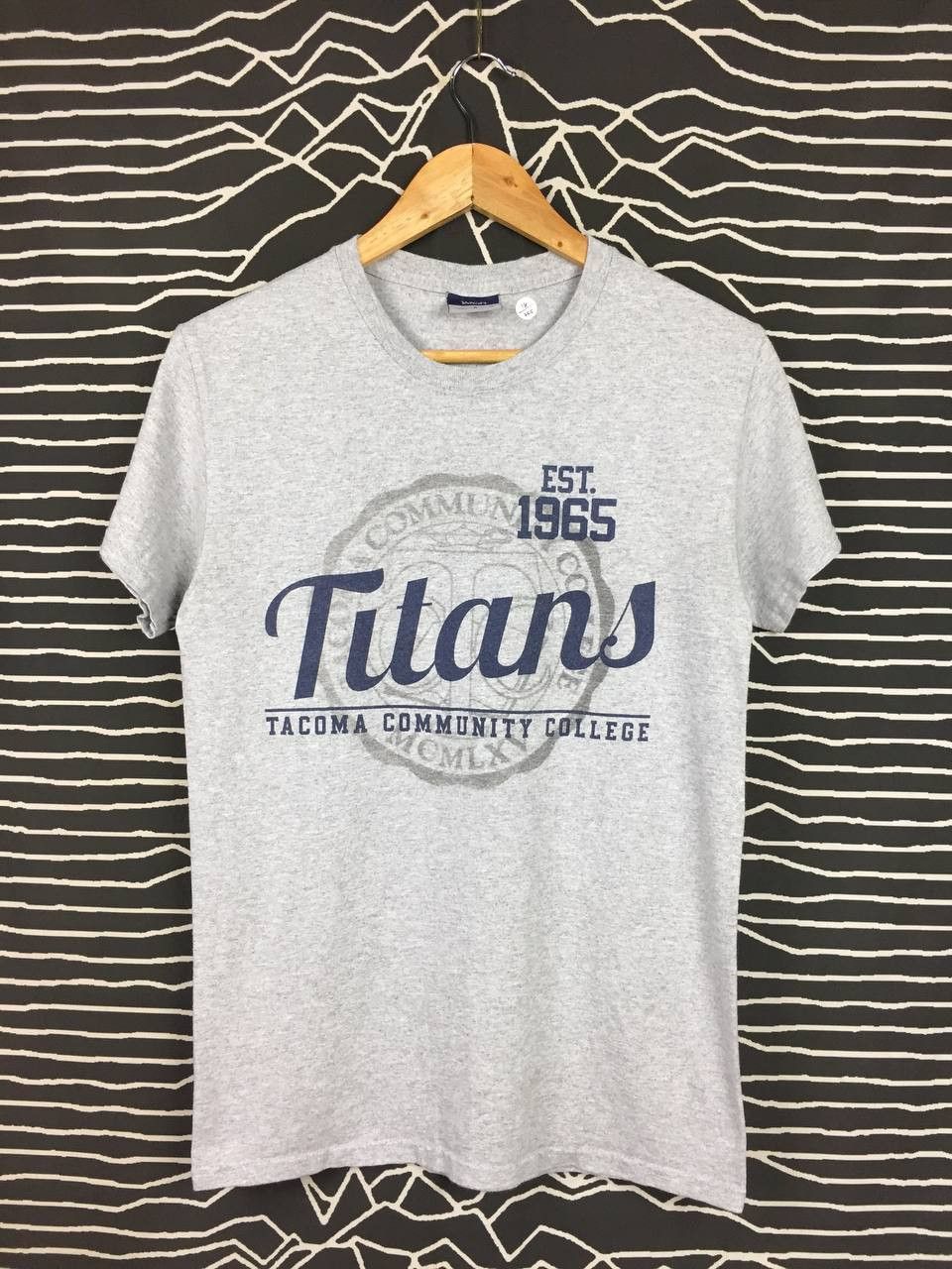 Vintage MV Sport Titans Tacoma Community College Spell Out Logo Tee Size US S / EU 44-46 / 1 - 1 Thumbnail
