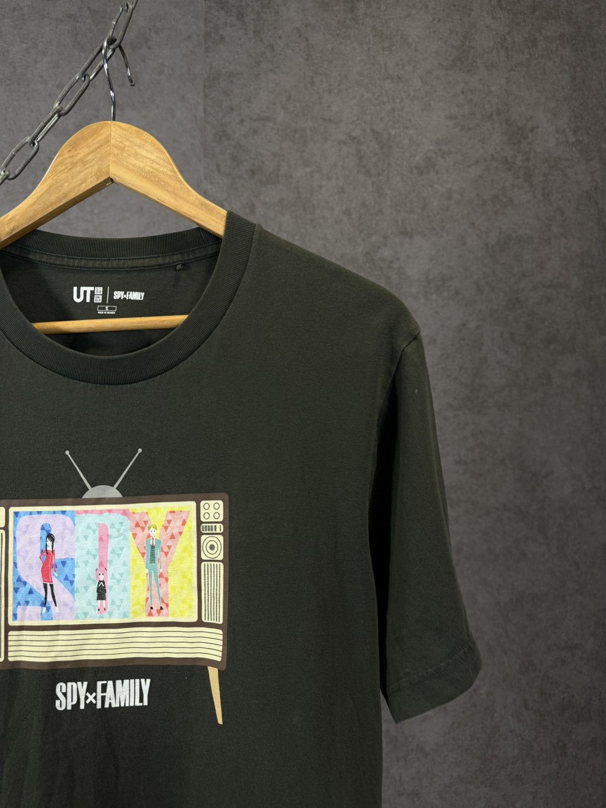Anime Spy x Family Uniqlo Japanese anima tee Size US S / EU 44-46 / 1 - 2 Thumbnail