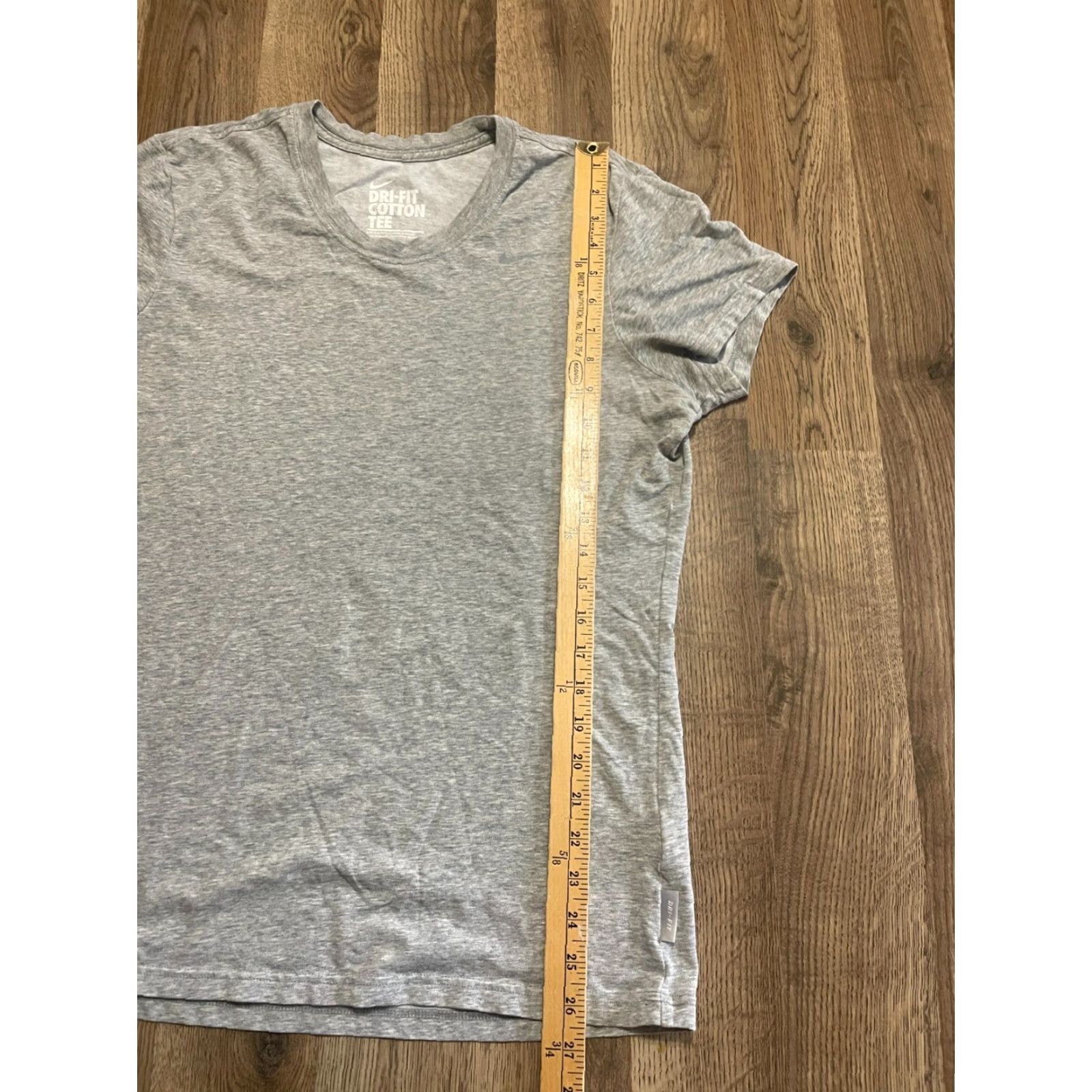 Nike Nike Shirt, Women's Size Large, Gray, Round Neck, Dri Fit Cotton Tee Size L / US 10 / IT 46 - 6 Thumbnail