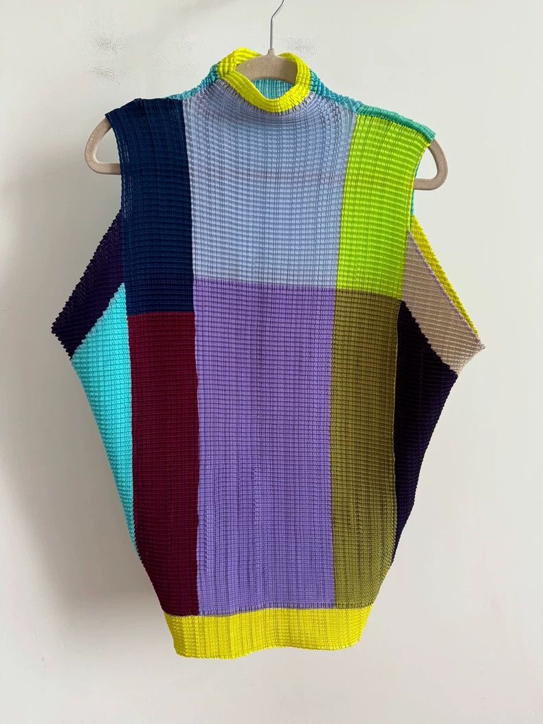 Issey Miyake size:2 Color-blocked pleated vest